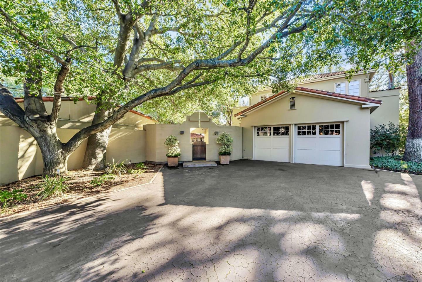 Property Photo:  125 Los Altos Avenue  CA 94022 