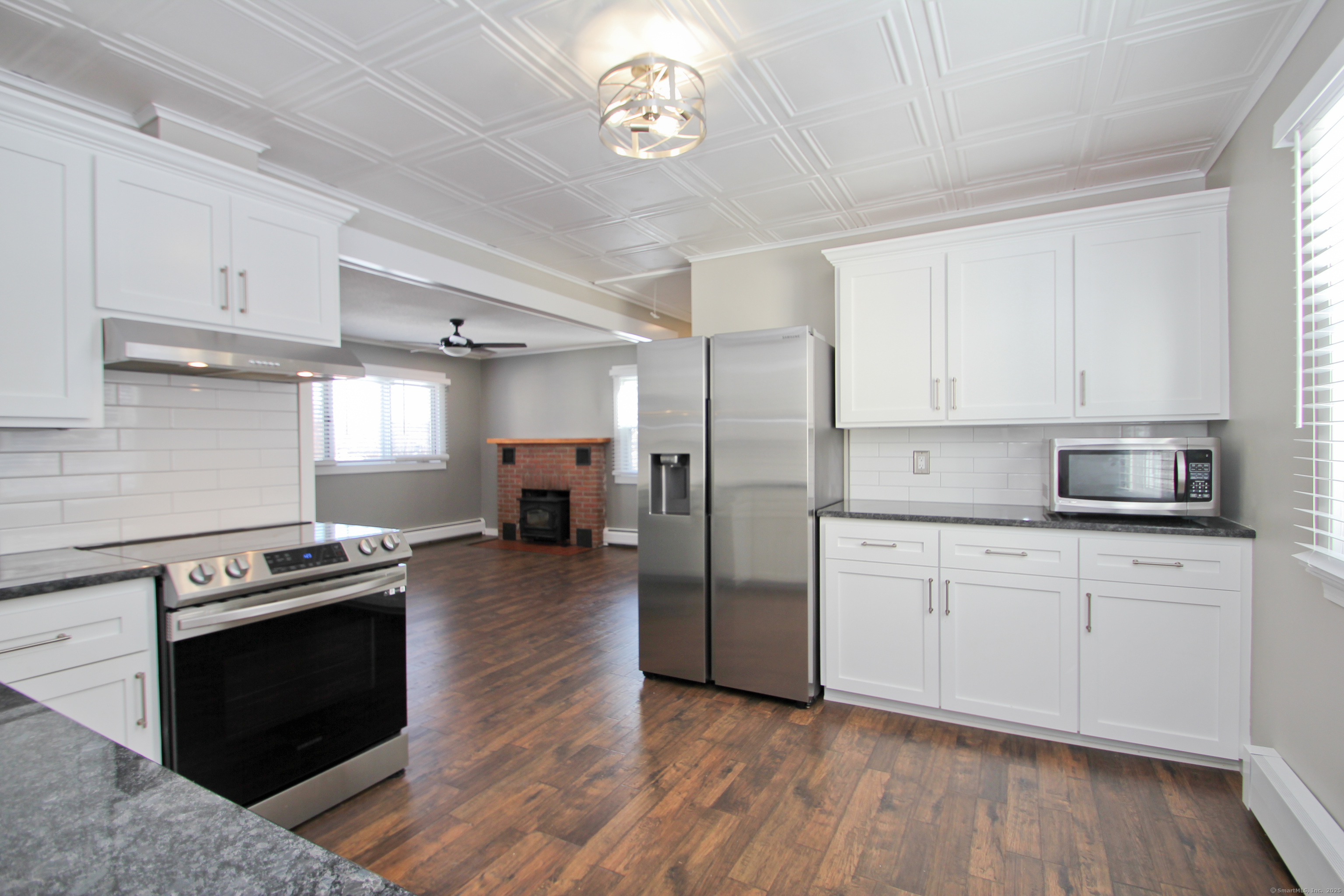 Property Photo: 5R Broad Hill Road CT 06090