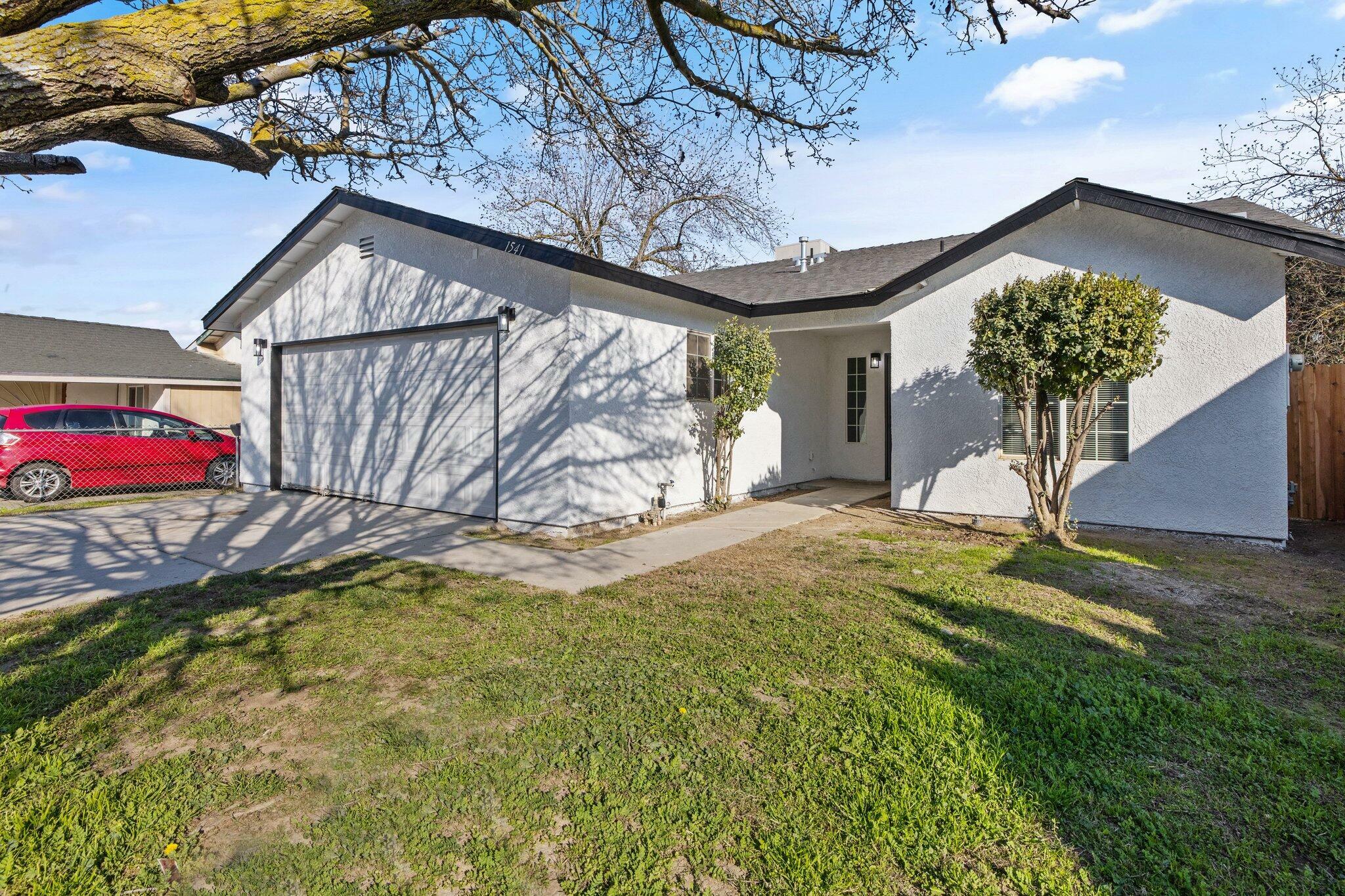 Property Photo:  1541 Defender Street  CA 93610 