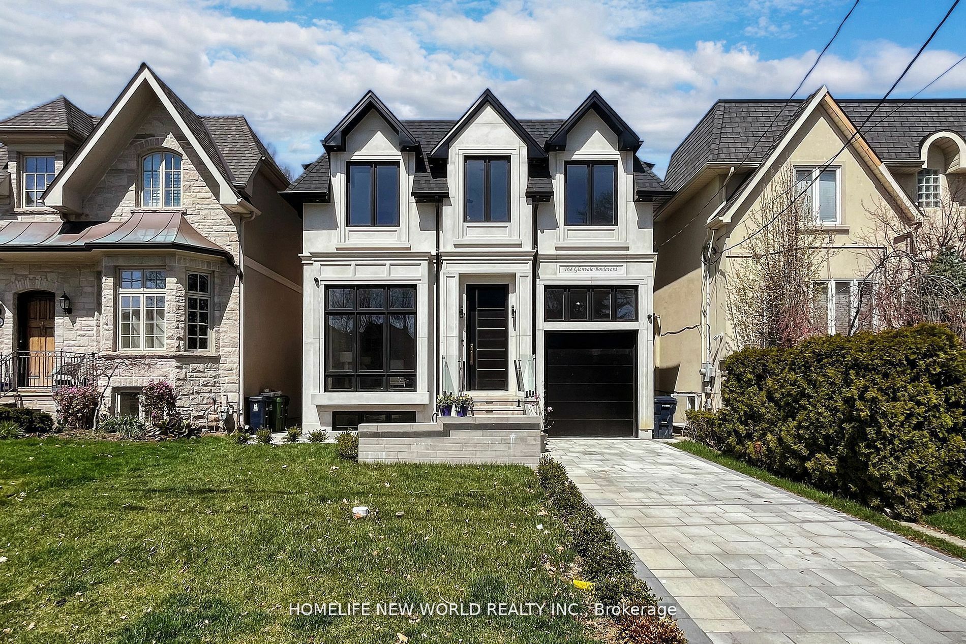 Photo de la propriété:  168 Glenvale Blvd  ON M4G 2W3 