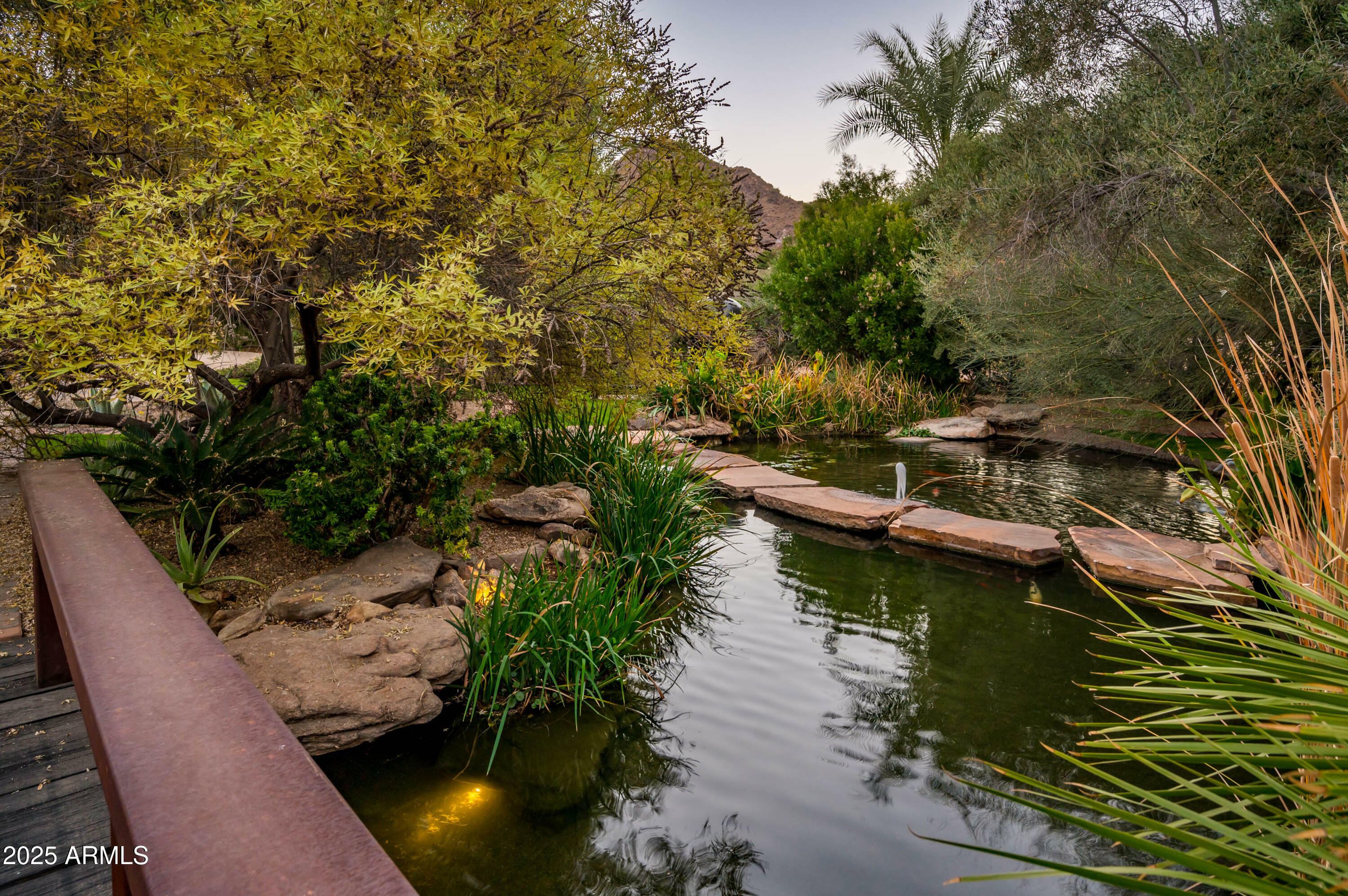 Property Photo: 5747 E Mockingbird Lane AZ 85253