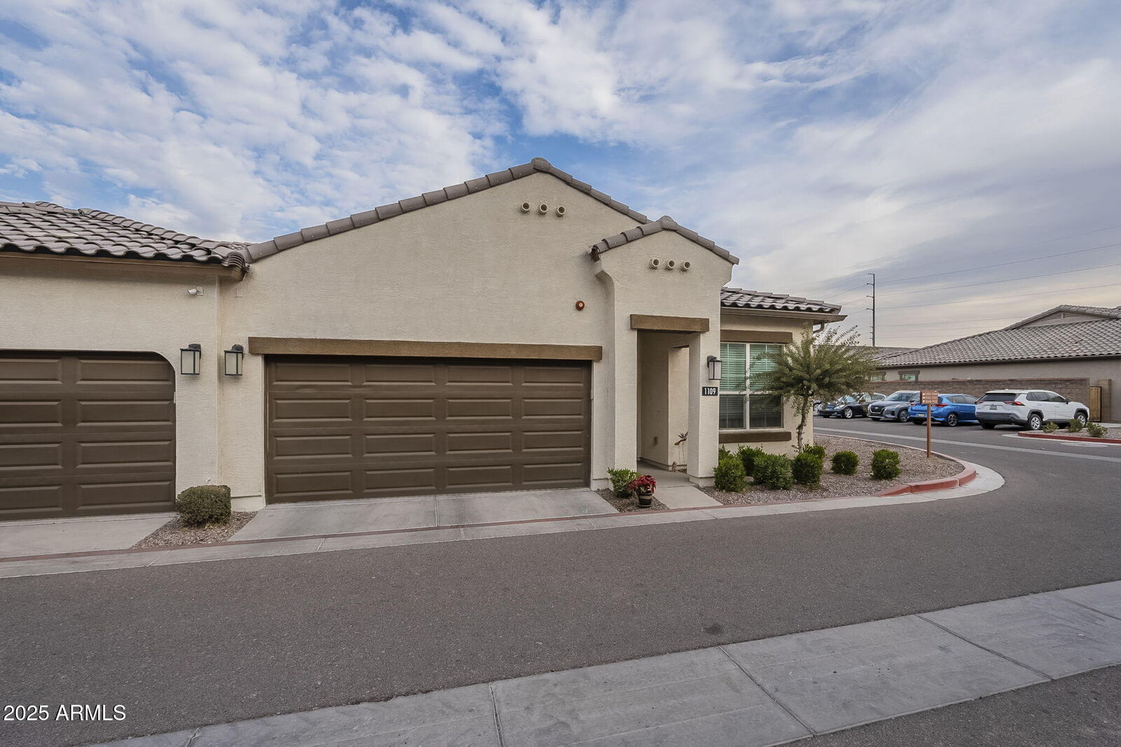 Property Photo:  1255 N Arizona Avenue 1109  AZ 85225 