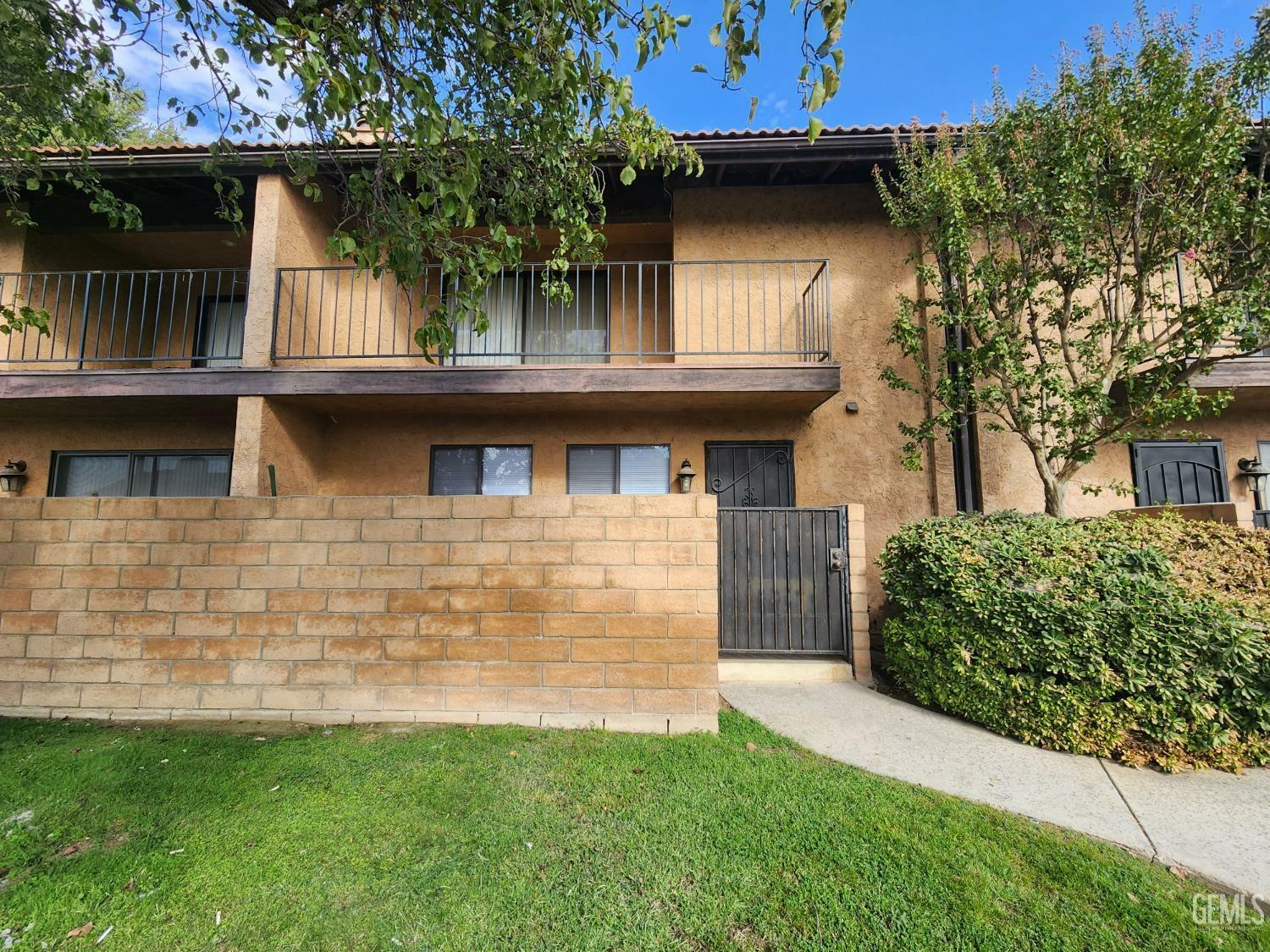 Property Photo:  4208 Tierra Verde Street 2  CA 93301 