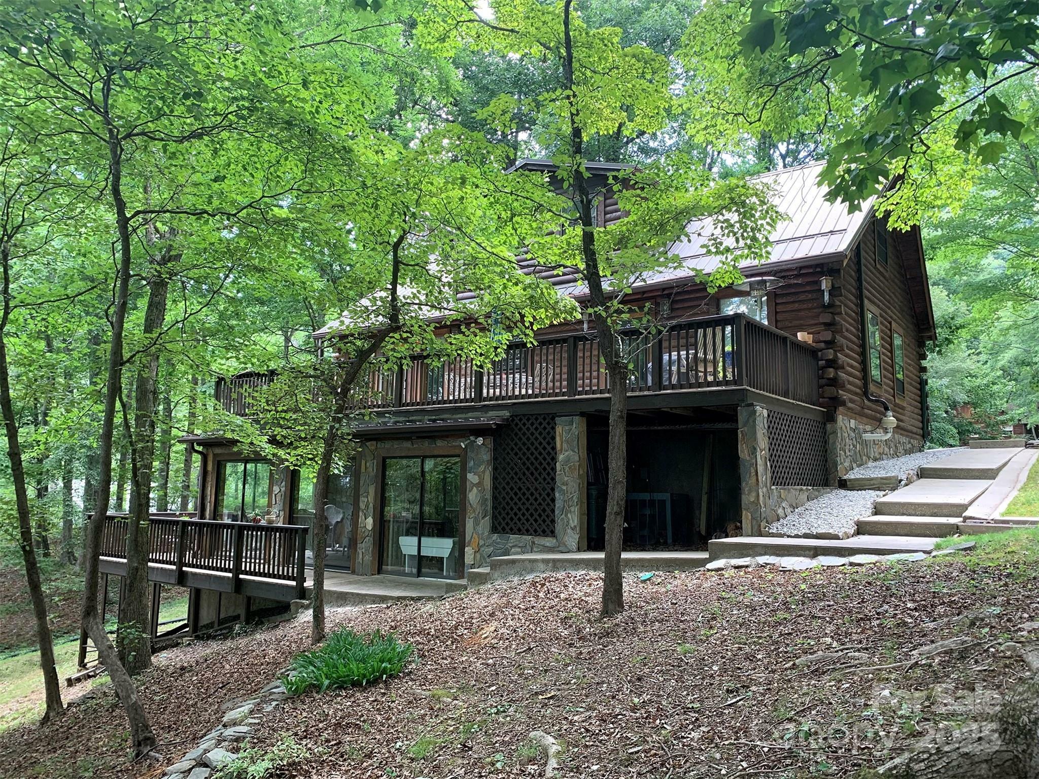 Property Photo: 888 White Oak Mountain Road NC 28722