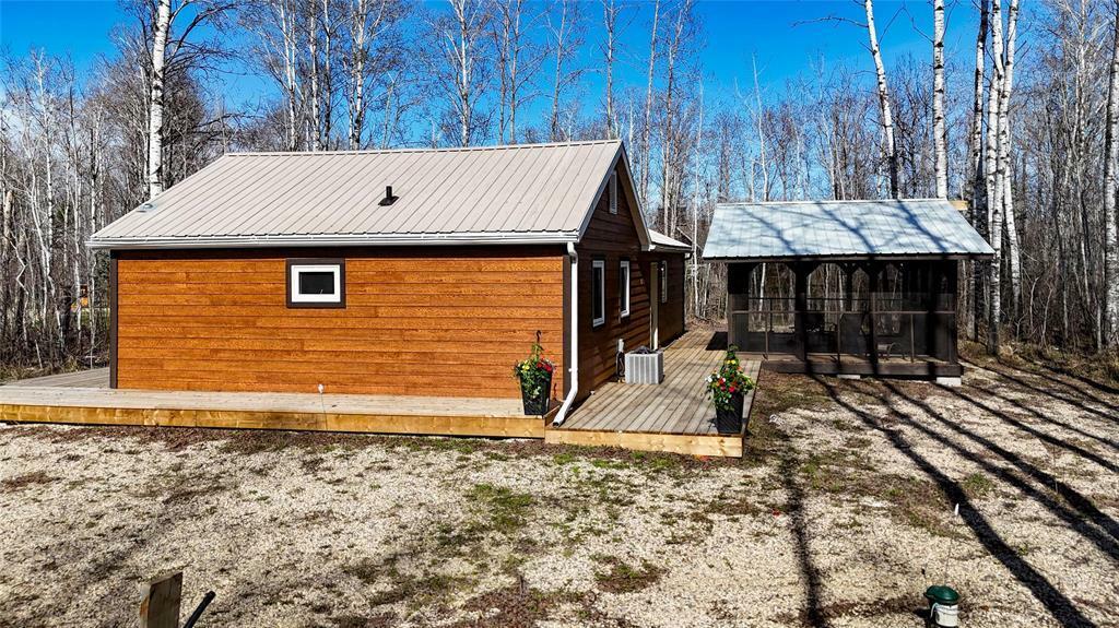 Property Photo: 20 Miller Place MB R0J 1N0