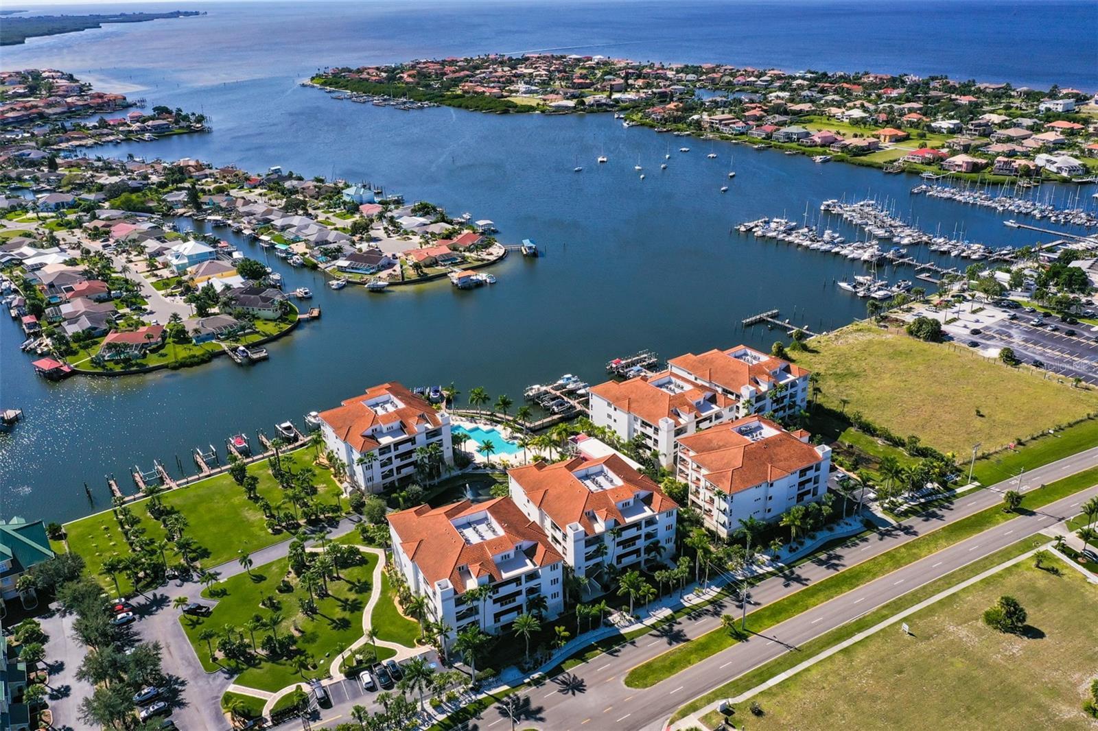 Property Photo: 1030 Bellasol Way 402 FL 33572