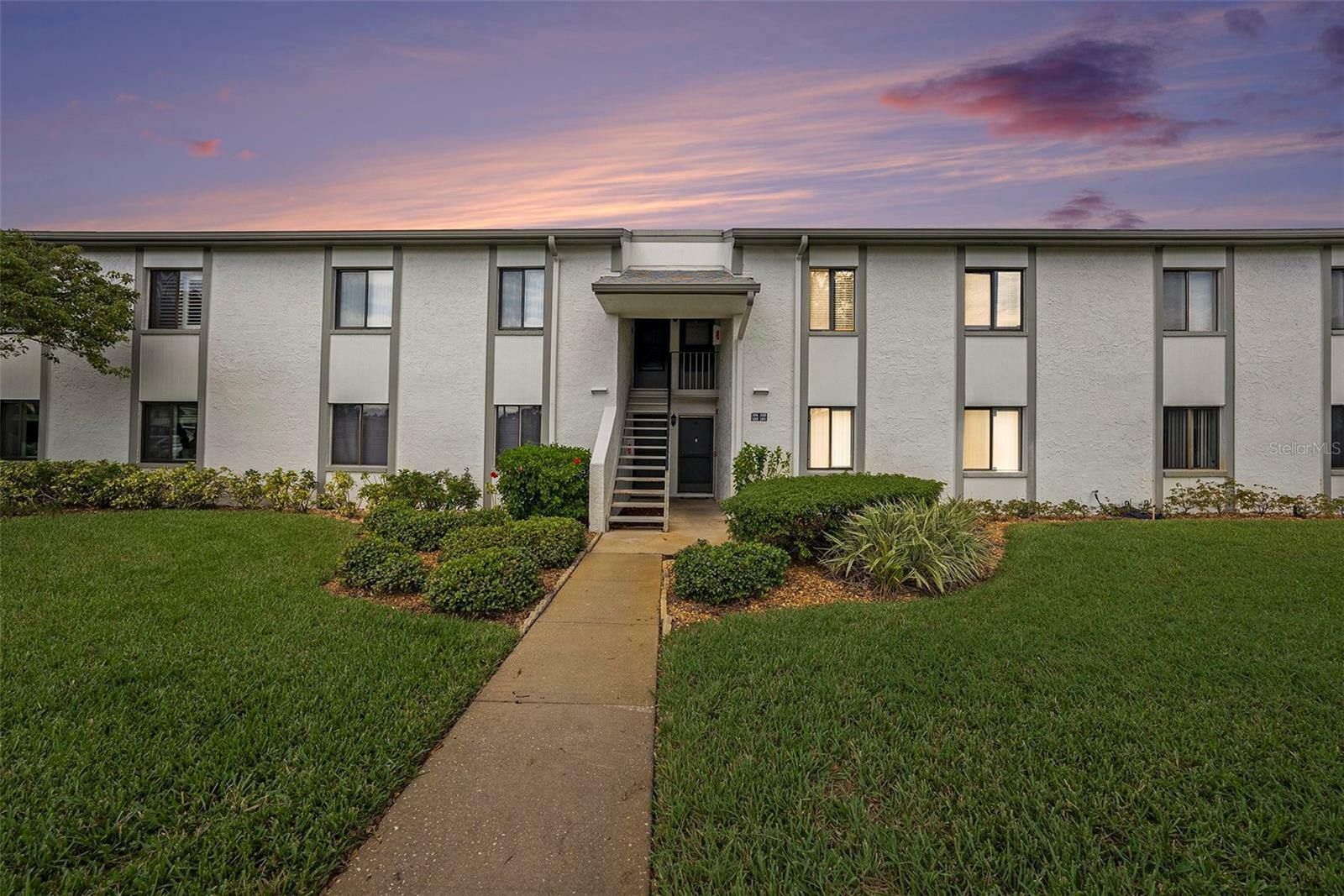 Property Photo:  124 W Cypress Court  FL 34677 