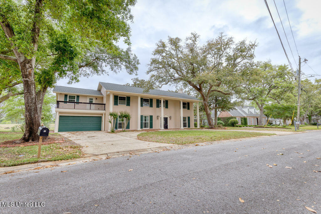 Property Photo:  8 Mockingbird Lane  MS 39507 