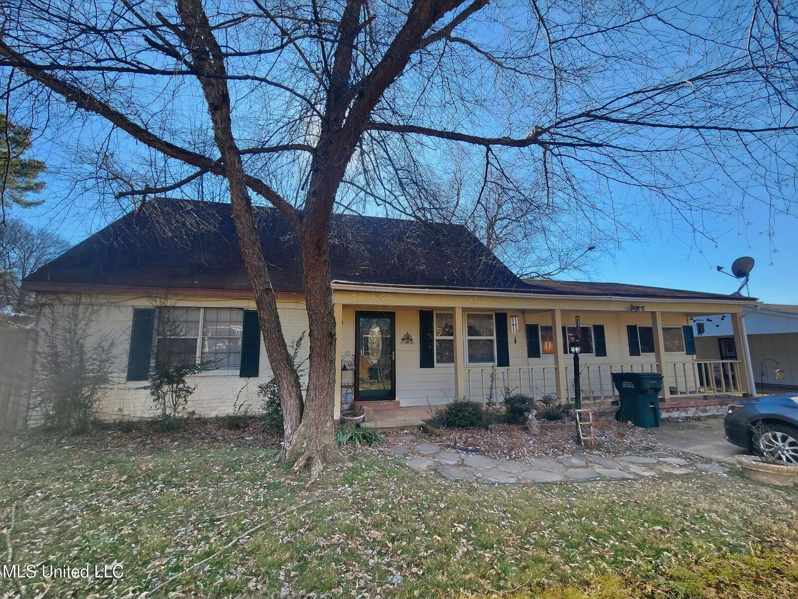 Property Photo:  1465 Moss Point Drive  MS 38671 