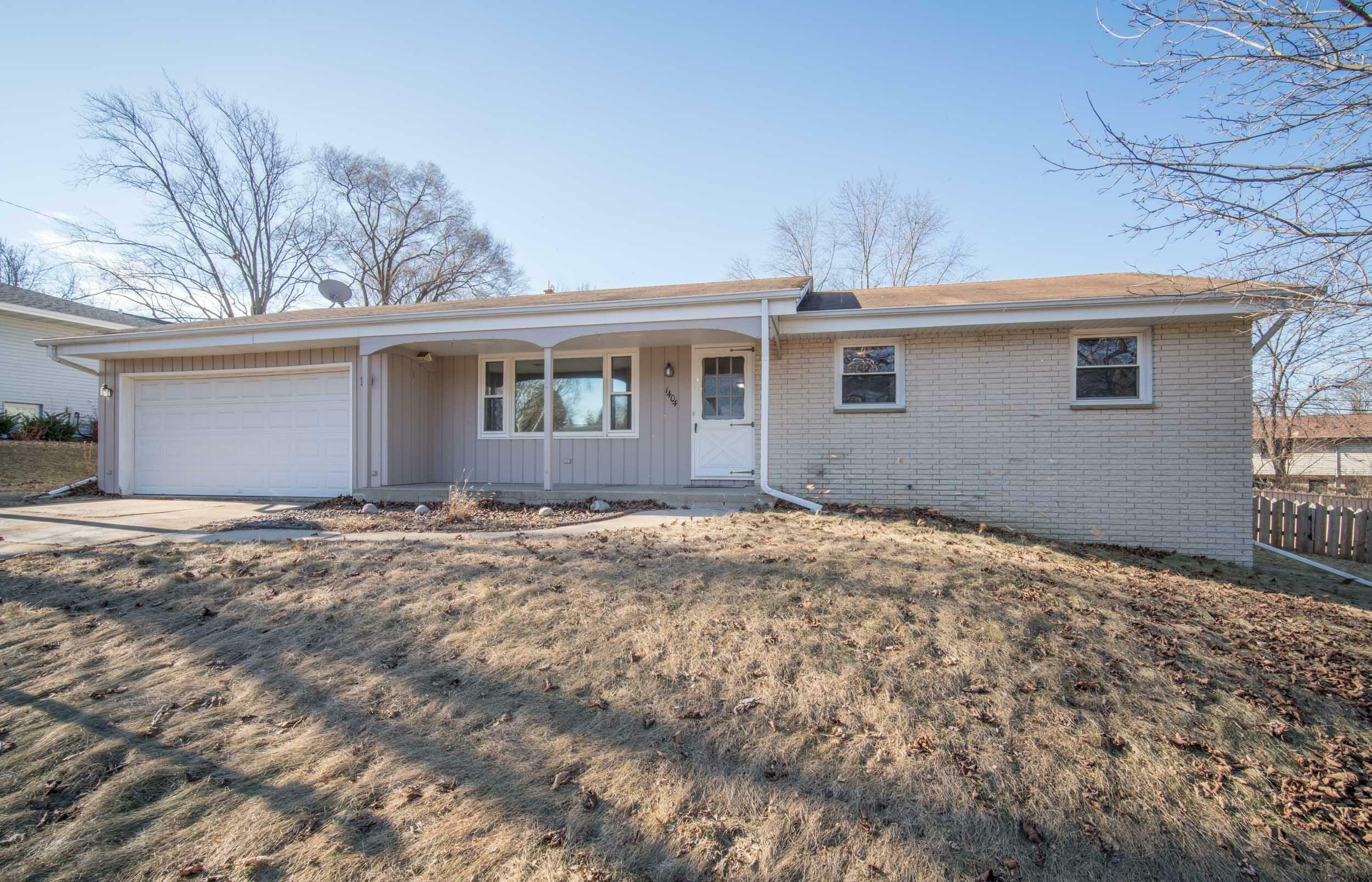 Property Photo: 1404 Sandra Ln WI 53095