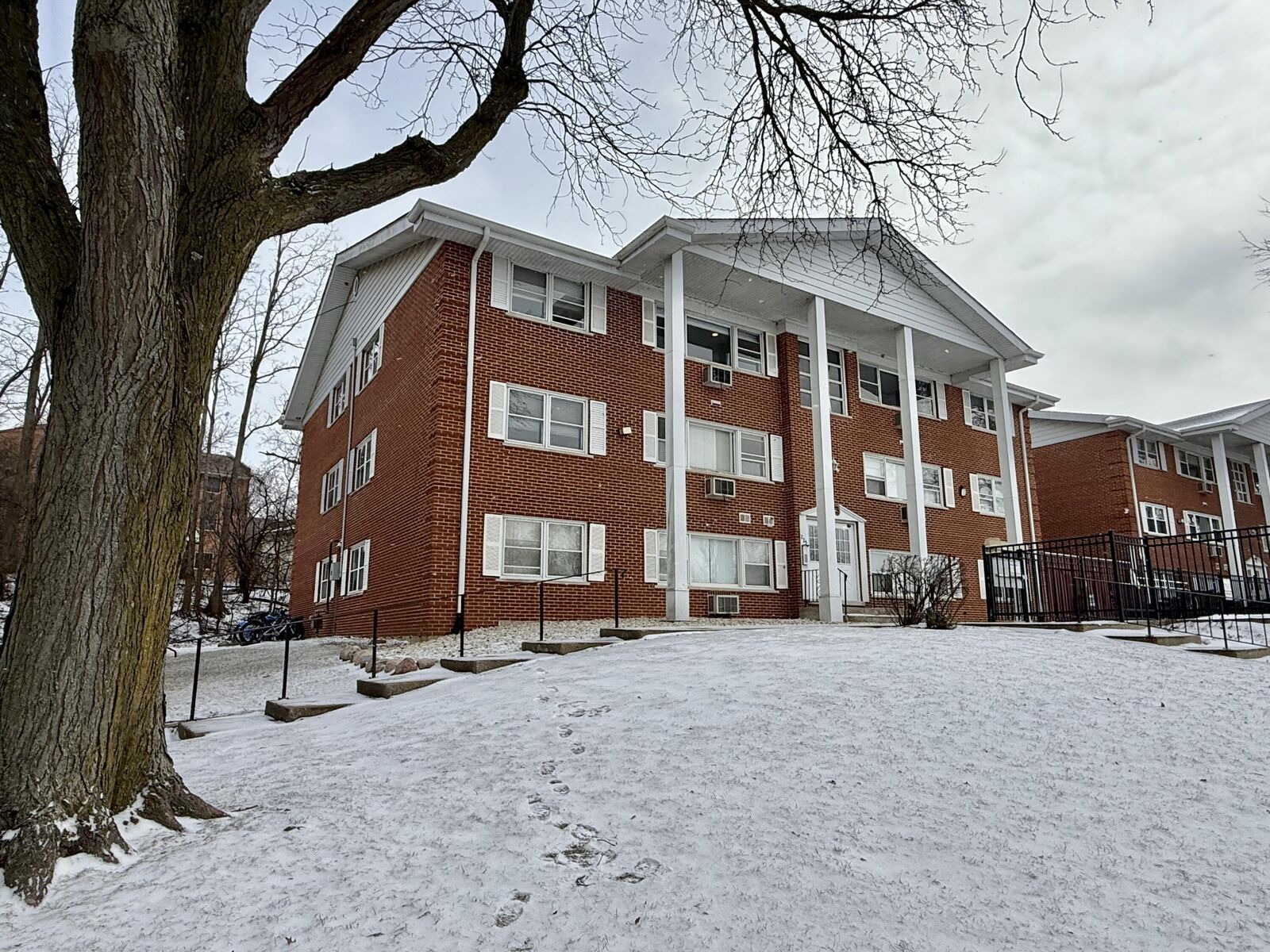 Property Photo:  