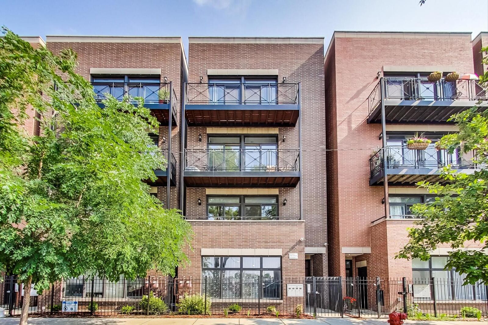 Property Photo: 3126 W Walton Street 3 IL 60622