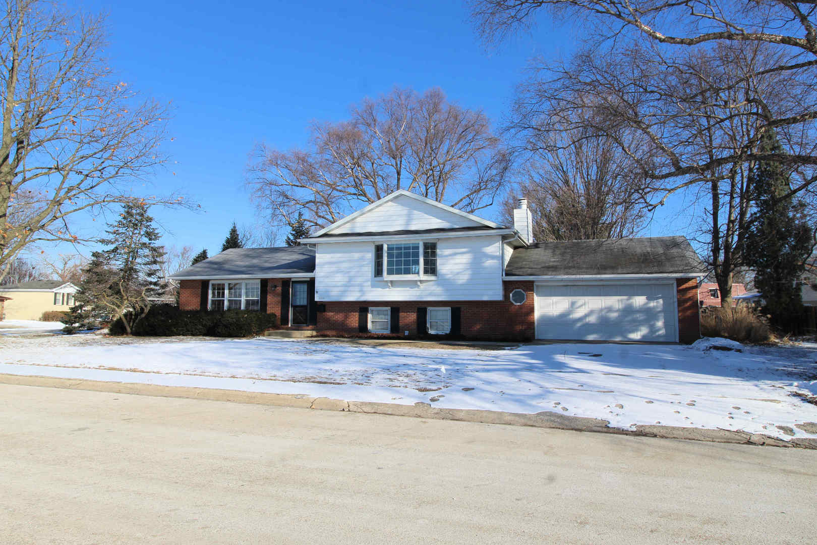 2225 W Hawkins Street  Kankakee IL 60901 photo