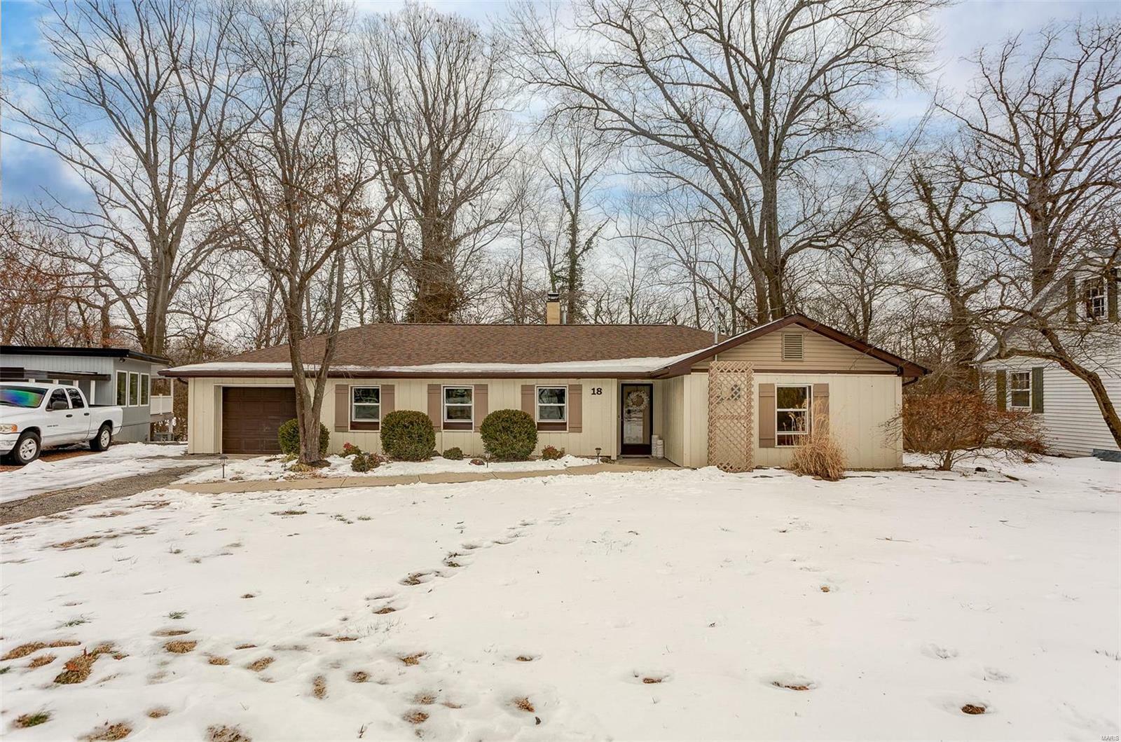 Property Photo: 18 Woodland Court IL 62226