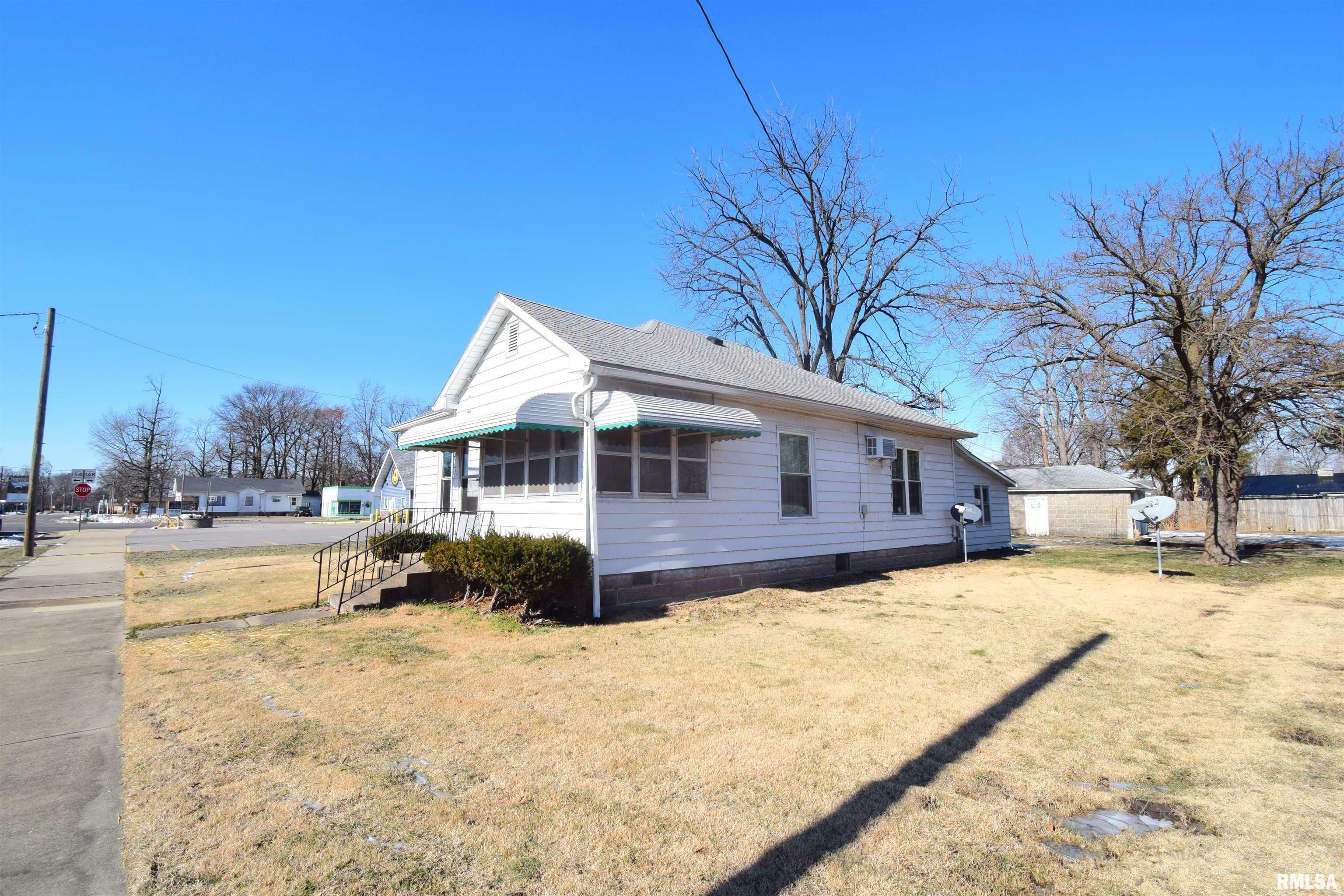 Property Photo:  306 W Franklin Avenue  IL 62884 