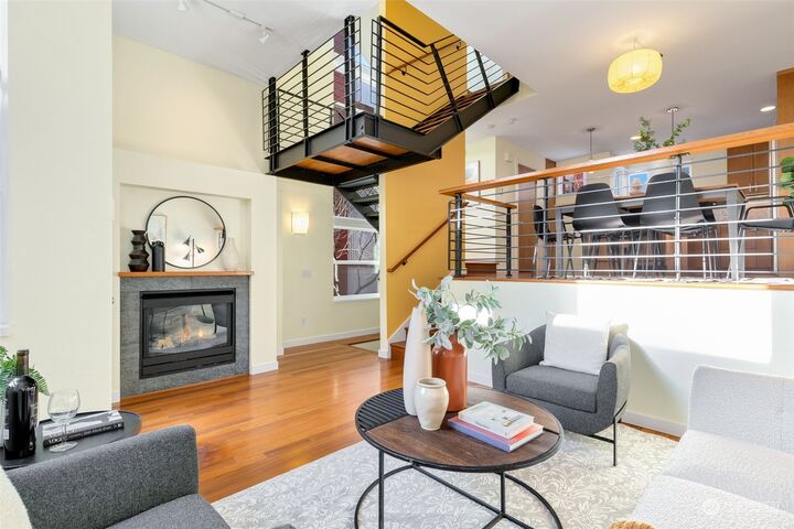 Property Photo:  5924  California Avenue SW C  WA 98136 