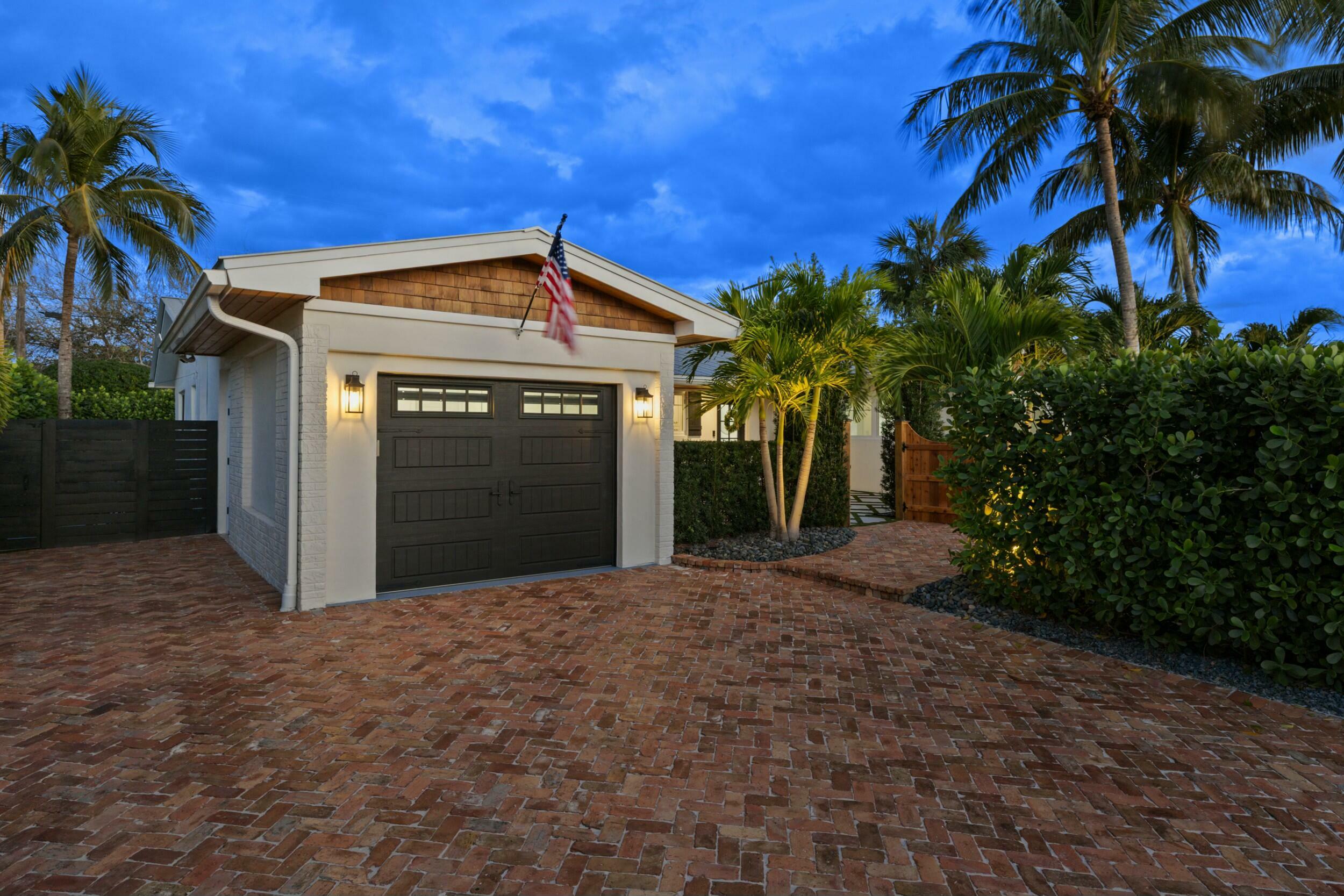 Property Photo:  370 Mars Avenue  FL 33469 