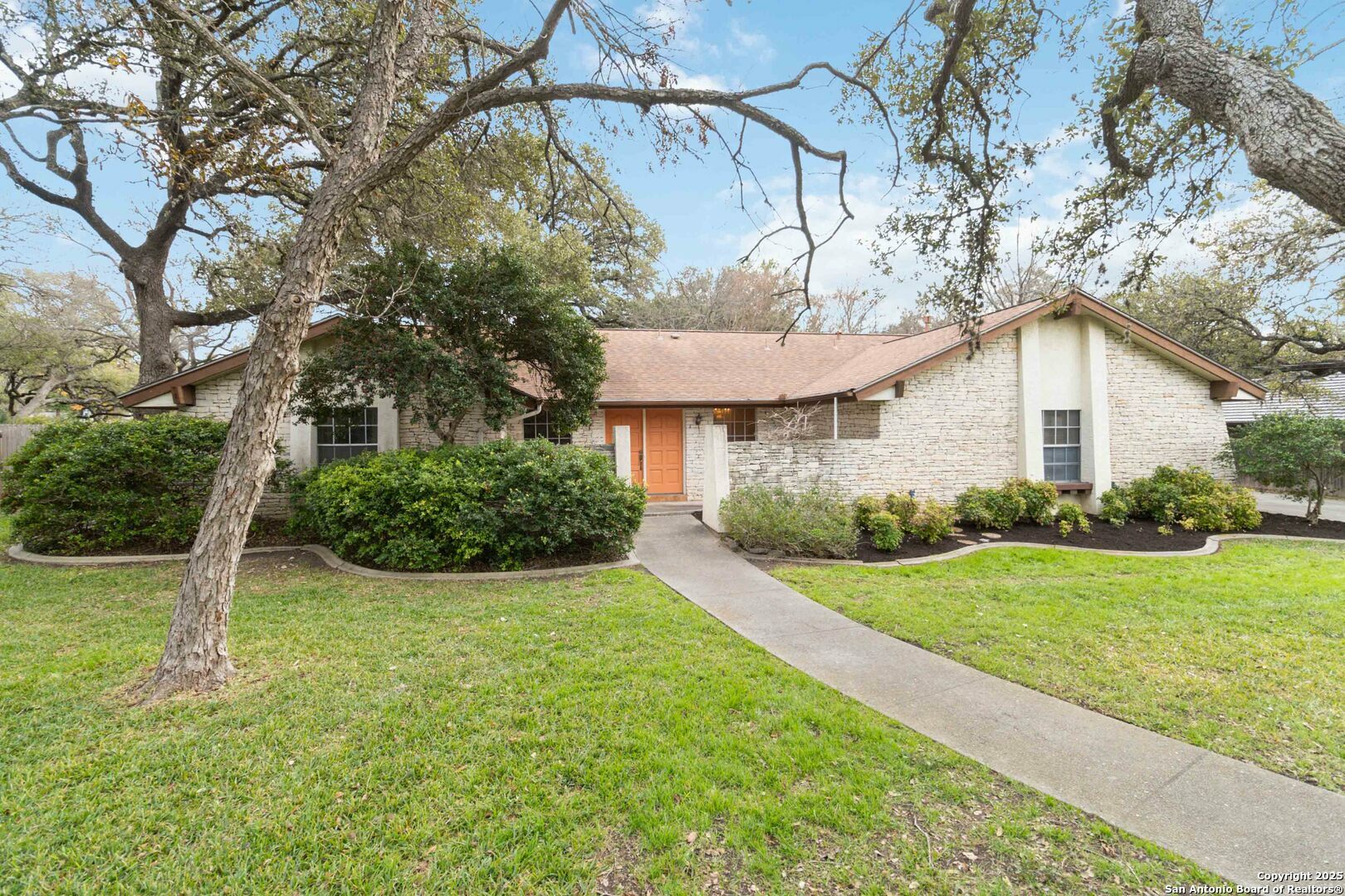 Property Photo:  140 Ridge Trail  TX 78232 