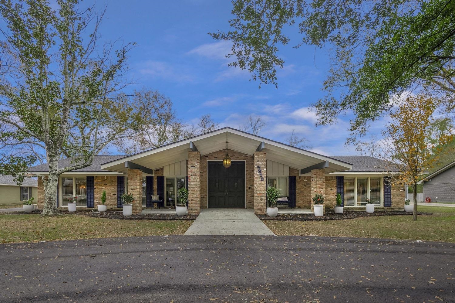 Property Photo:  5855 Gladys Ave  TX 77706 