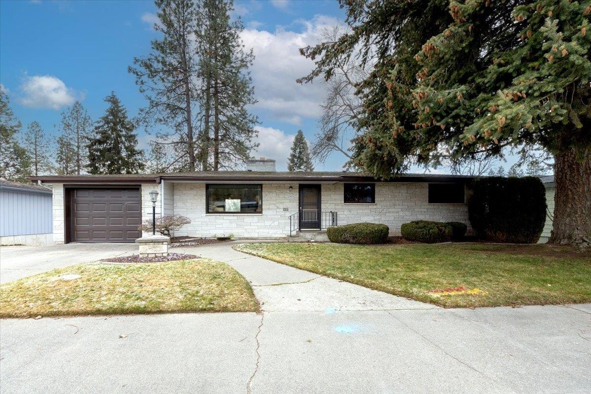 Property Photo:  2829 W Houston Ave  WA 99208 