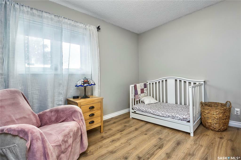 Property Photo:  582 20th Street E  SK S6V 1L3 