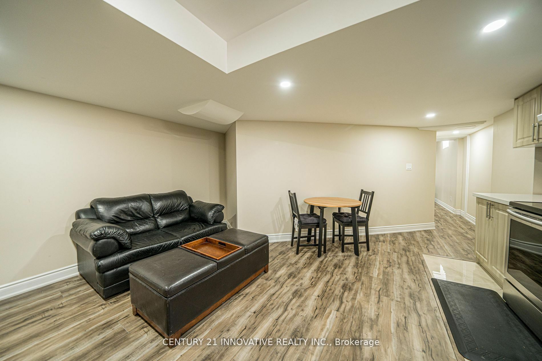 Property Photo:  3145 Countess Cres Lower  ON L5M 0E2 