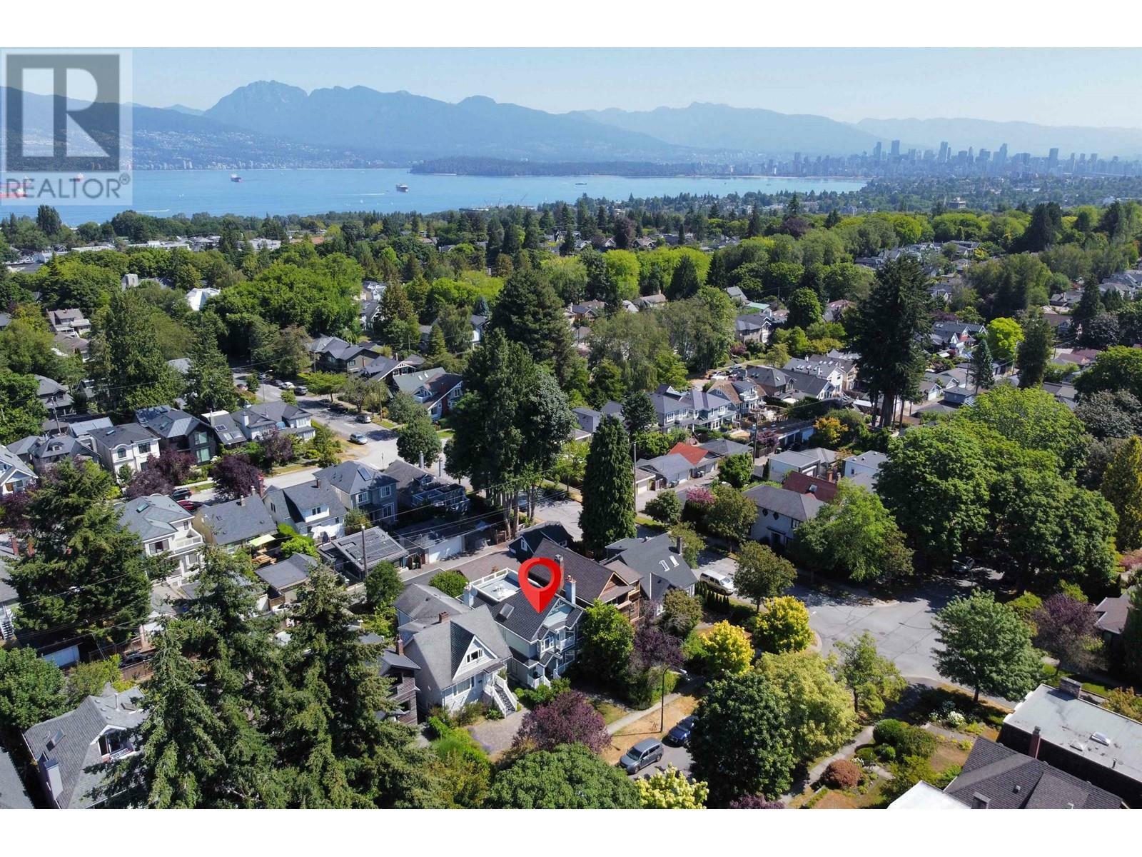 Photo de la propriété:  4415 West 15th Avenue  BC V6R 3B1 