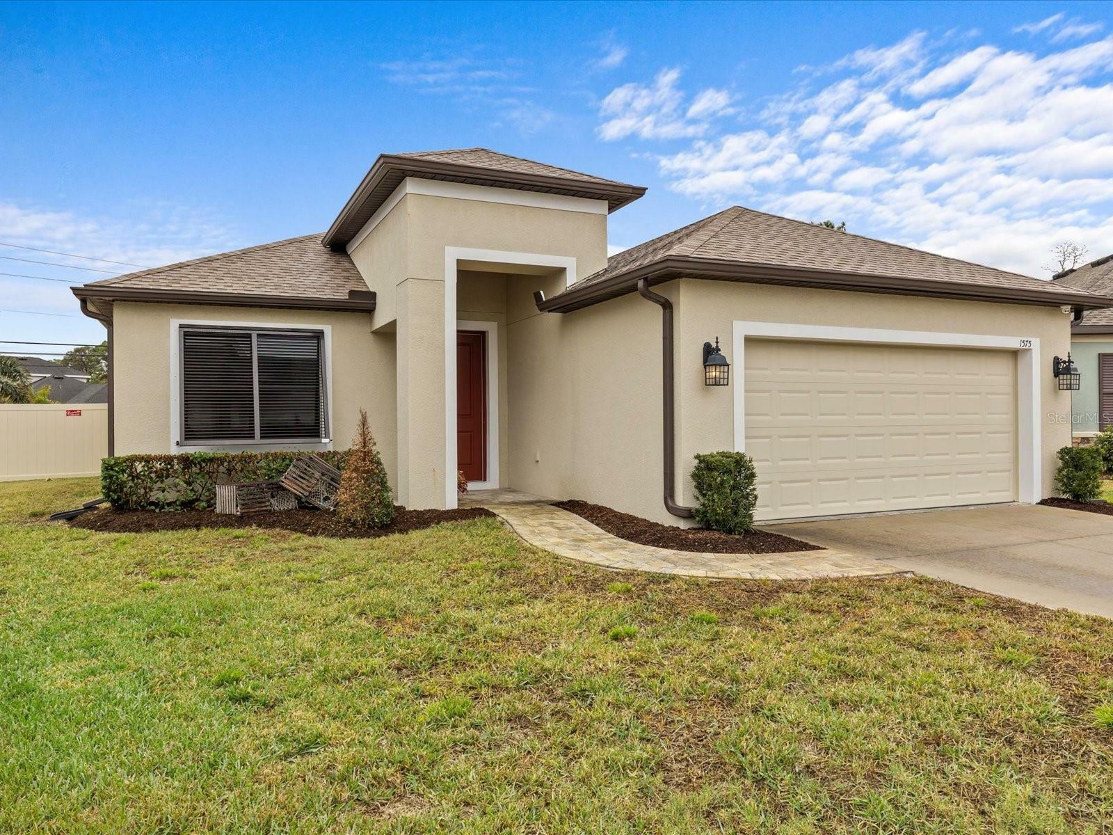 Property Photo: 1575 N River Circle FL 34689