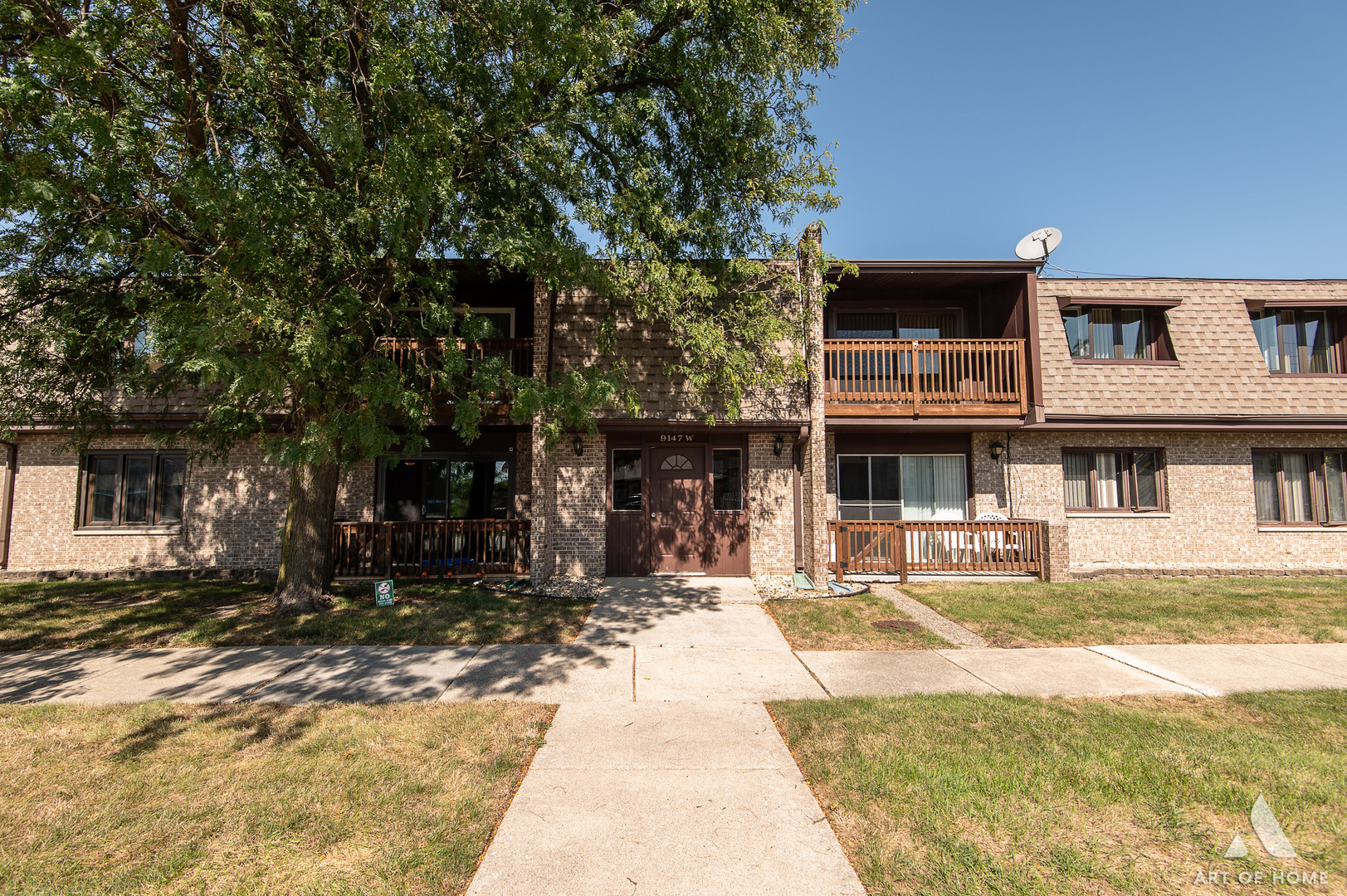 Property Photo: 9147 S Roberts Road W-202 IL 60457