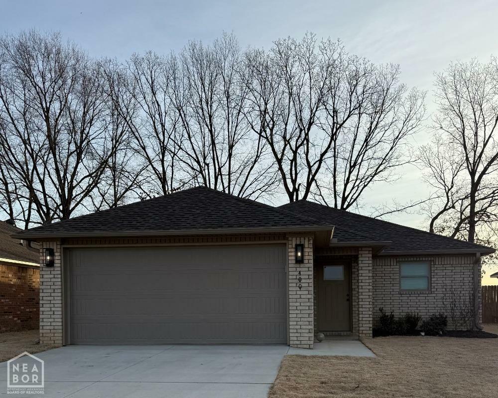 Property Photo:  400 Colchester Drive  AR 72401 