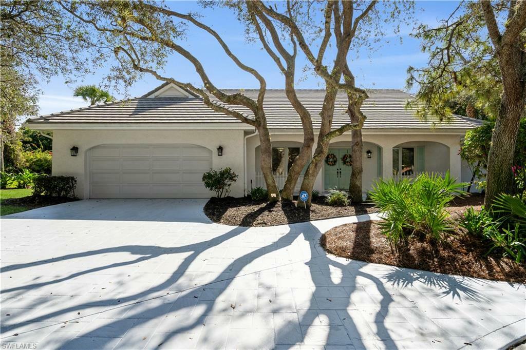 Property Photo:  816 Turkey Oak Ln E  FL 34108 