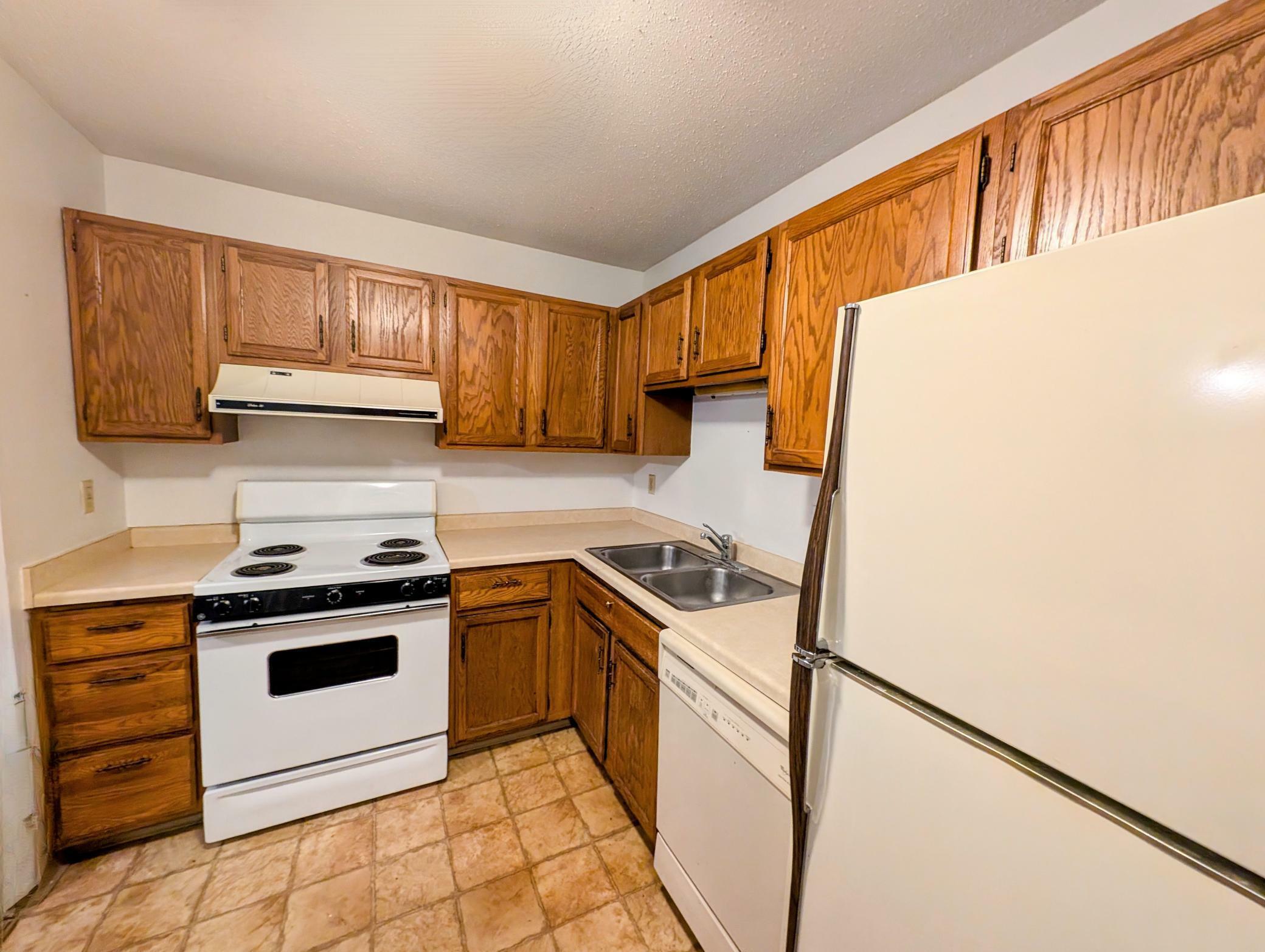 Property Photo:  1800 Riverwood Drive 102  MN 55337 