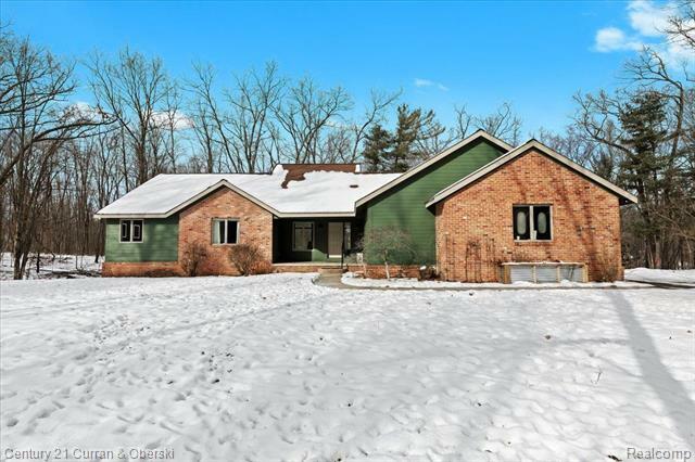 Property Photo:  10800 Old Countryway Drive  MI 48353 