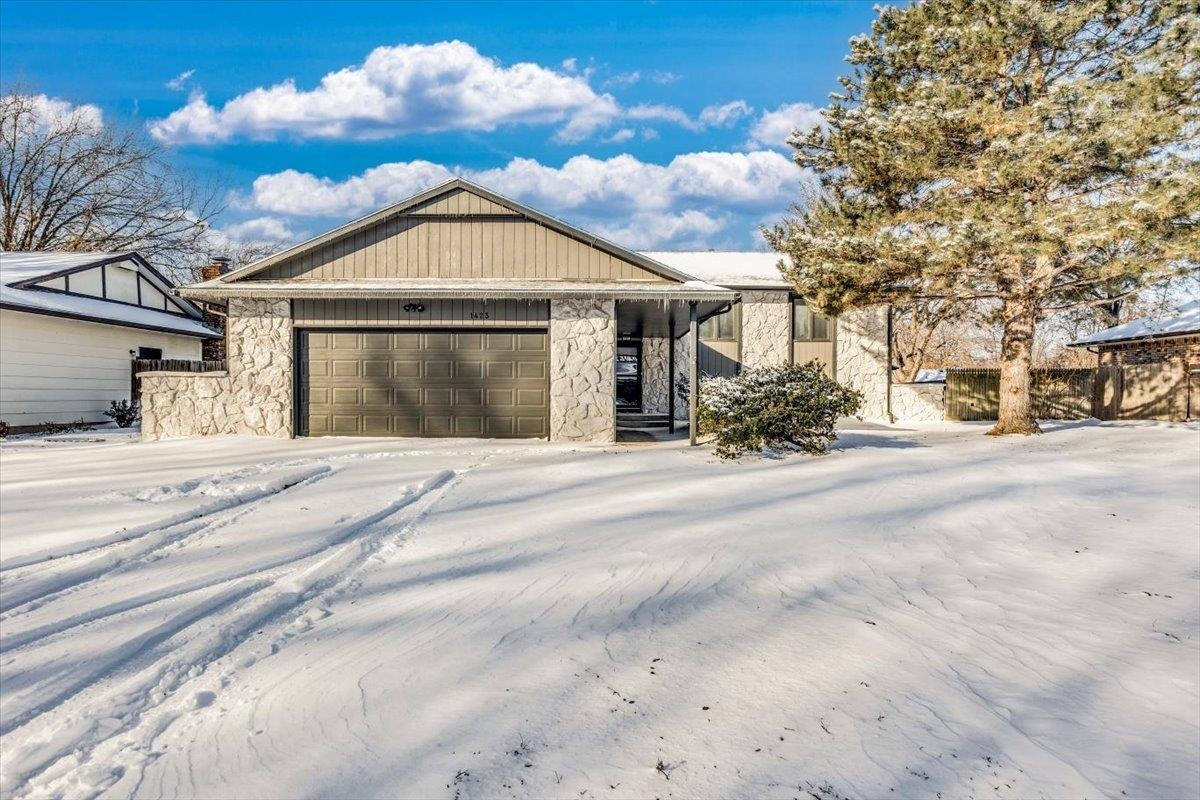 Property Photo:  1423 N Stoney Point St  KS 67212 