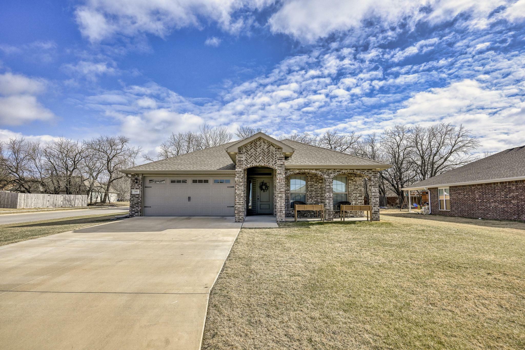 Property Photo: 2001 Eagle Drive MO 64850