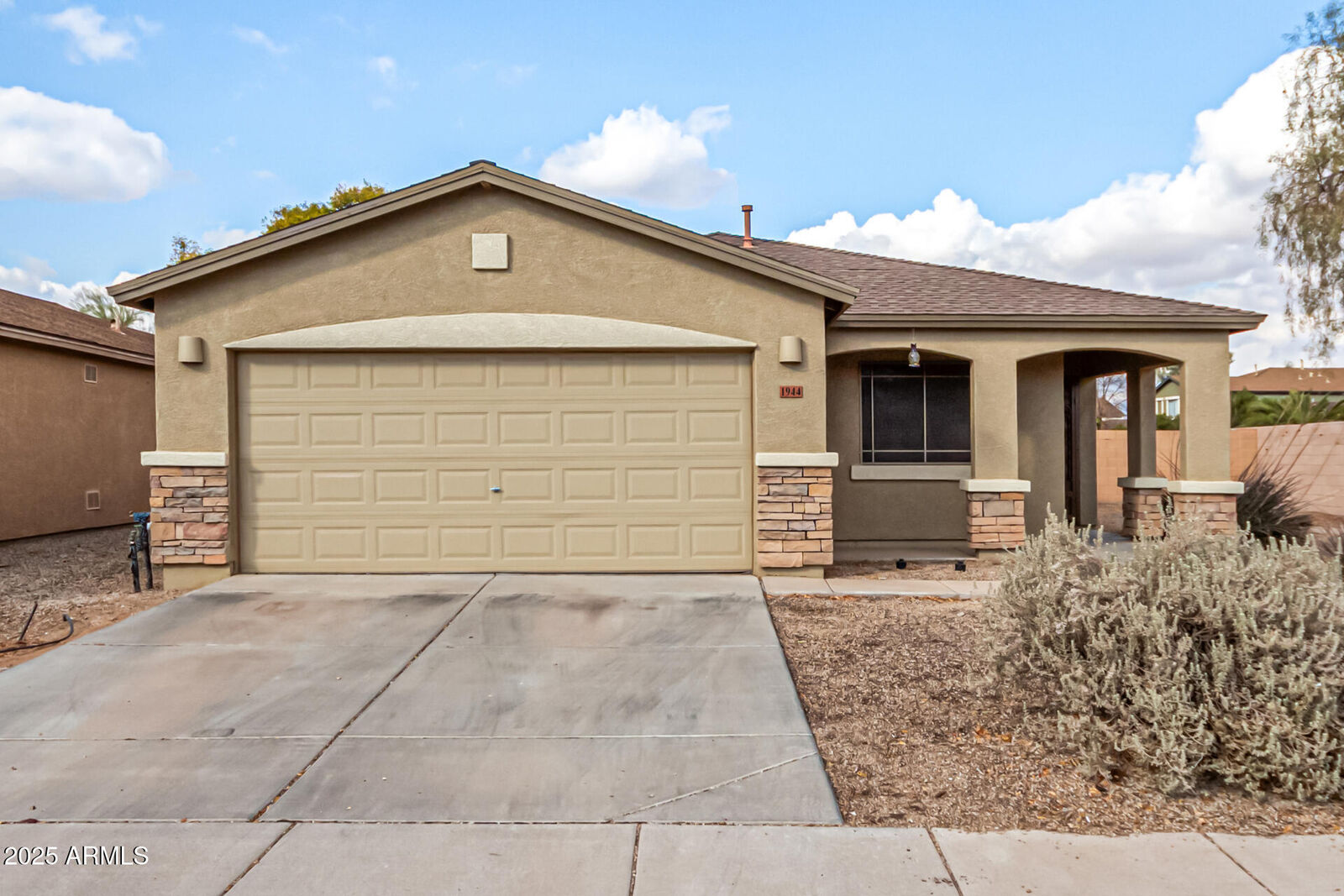 Property Photo: 1944 E Saddle Drive AZ 85143