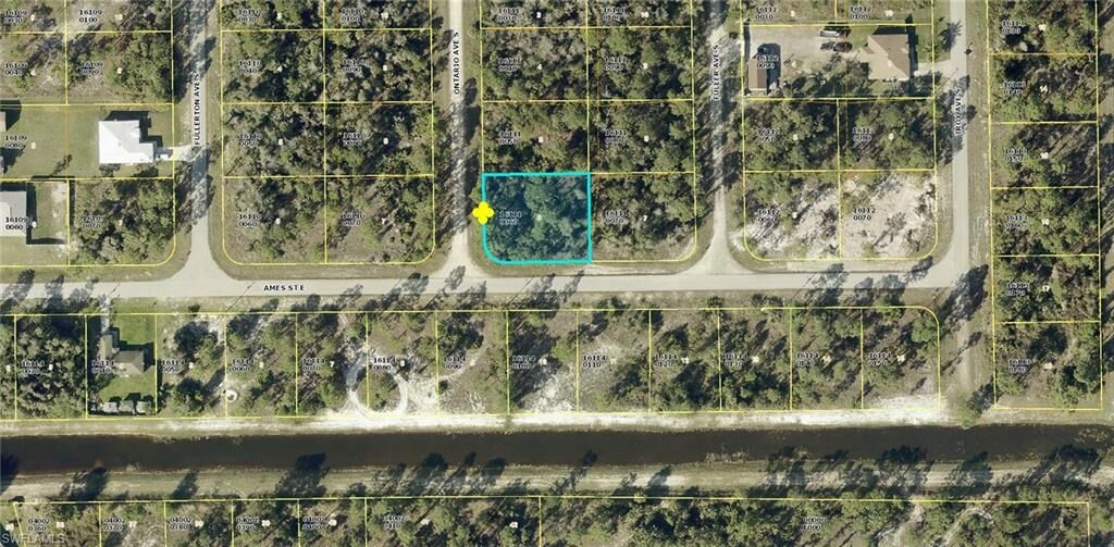 Property Photo:  853 Ontario Ave S  FL 33974 