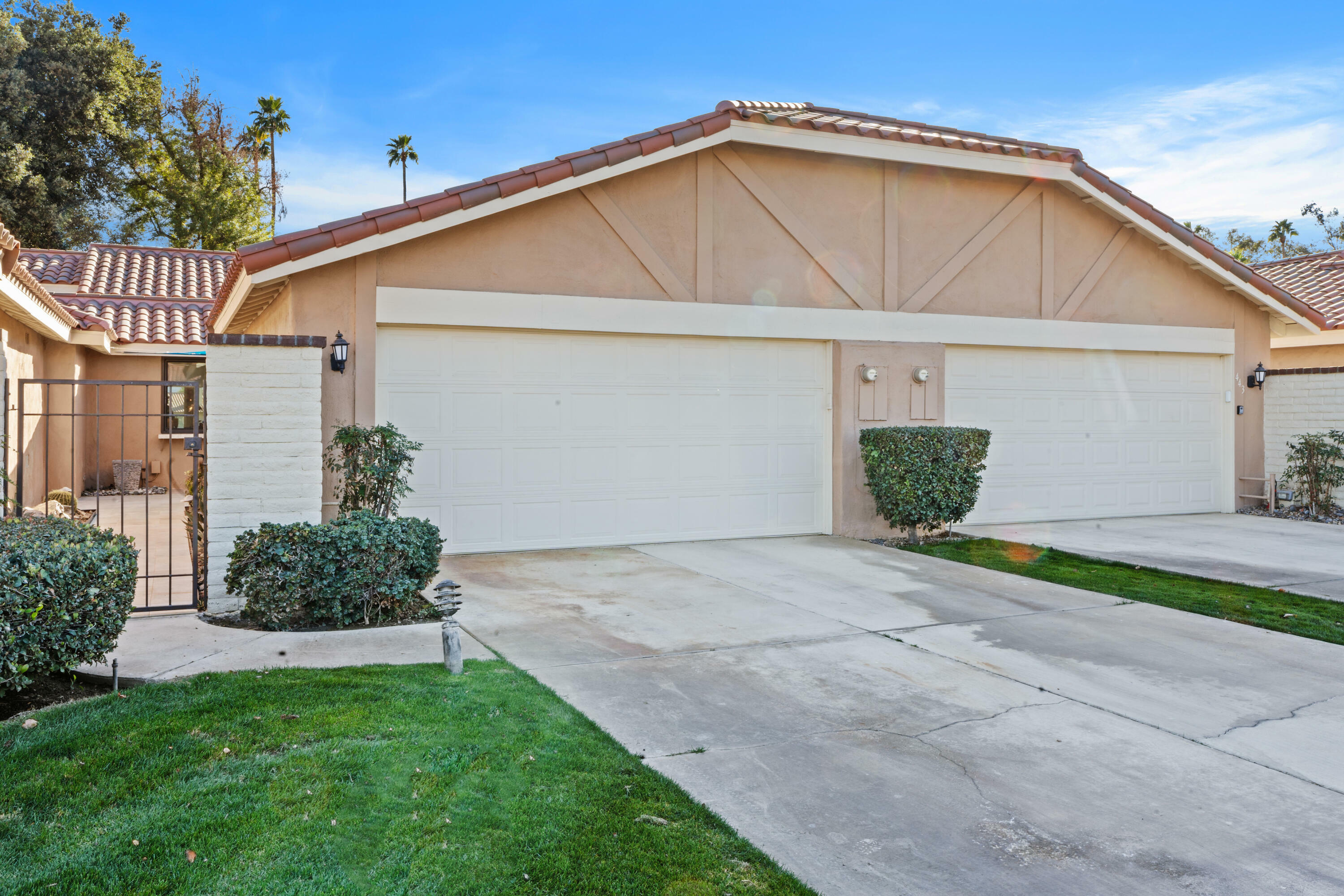 Property Photo:  445 N Sierra Madre N  CA 92260 