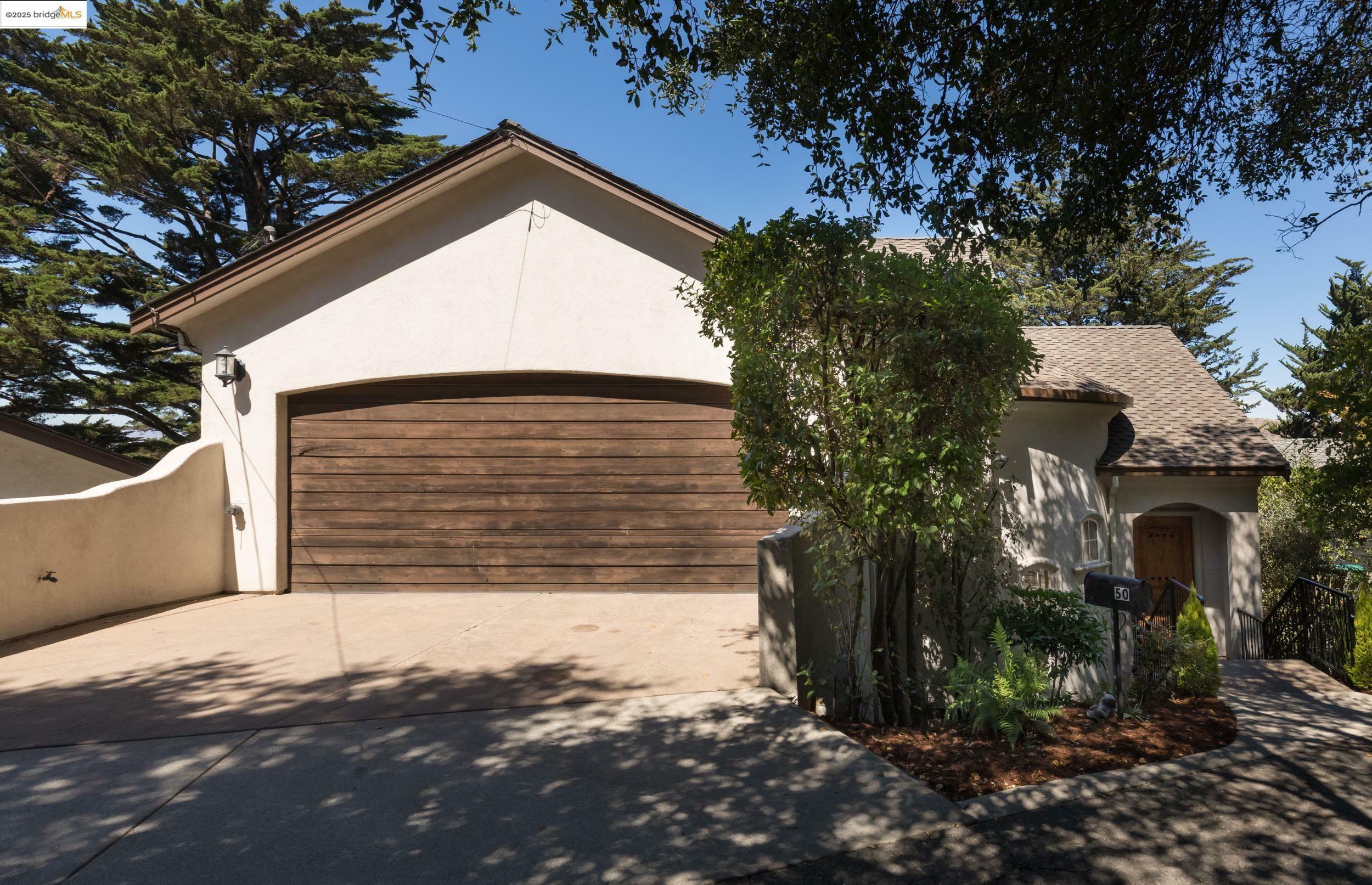Property Photo: 50 Pine Hills Ct CA 94611
