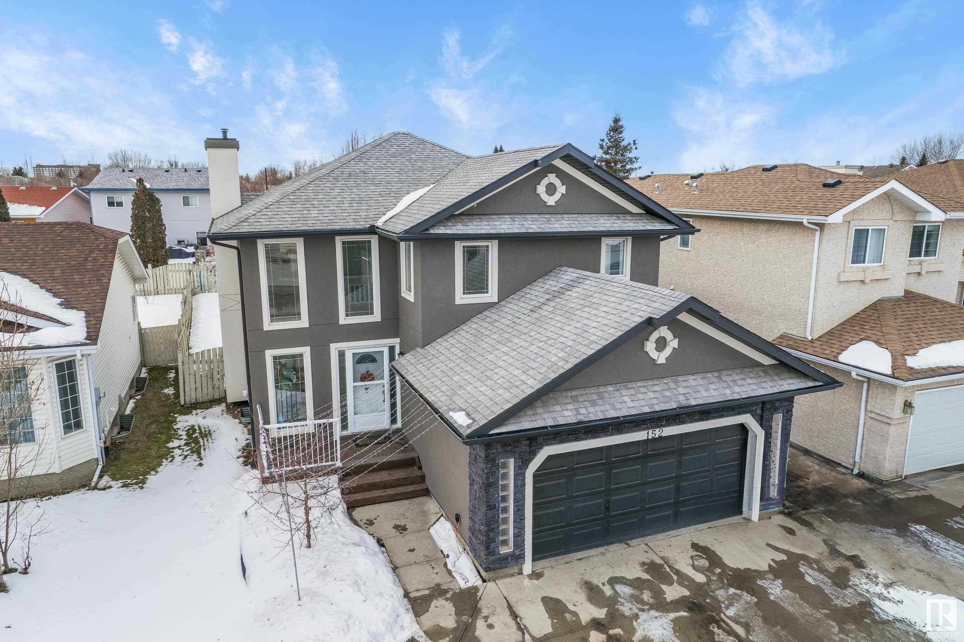 Property Photo:  152 Bainbridge Crescent NW  AB T5T 6B5 