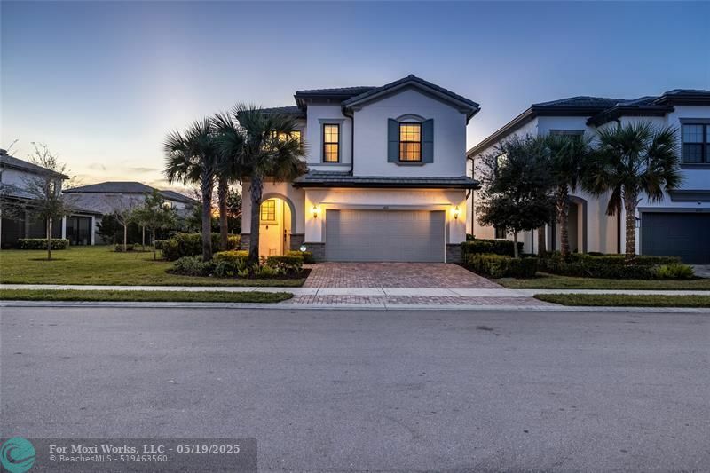 Property Photo: 4511 E Pinehurst Trl FL 33309