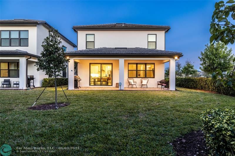 Property Photo: 4511 E Pinehurst Trl FL 33309