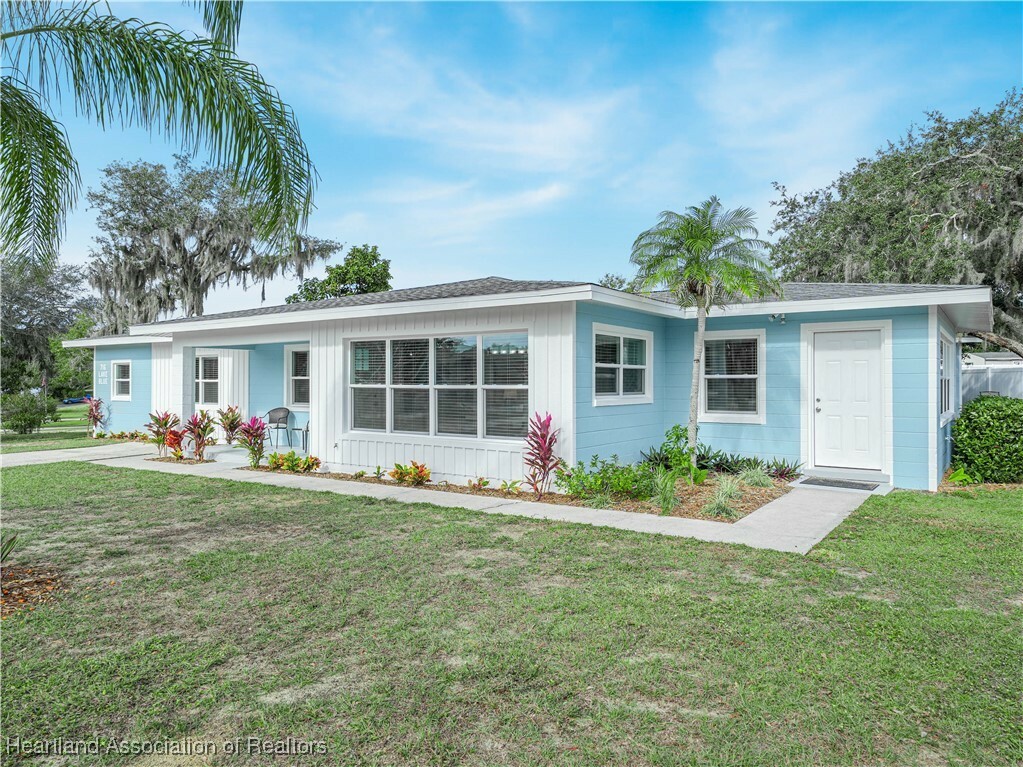 Property Photo:  716 Lake Blue Drive  FL 33852 