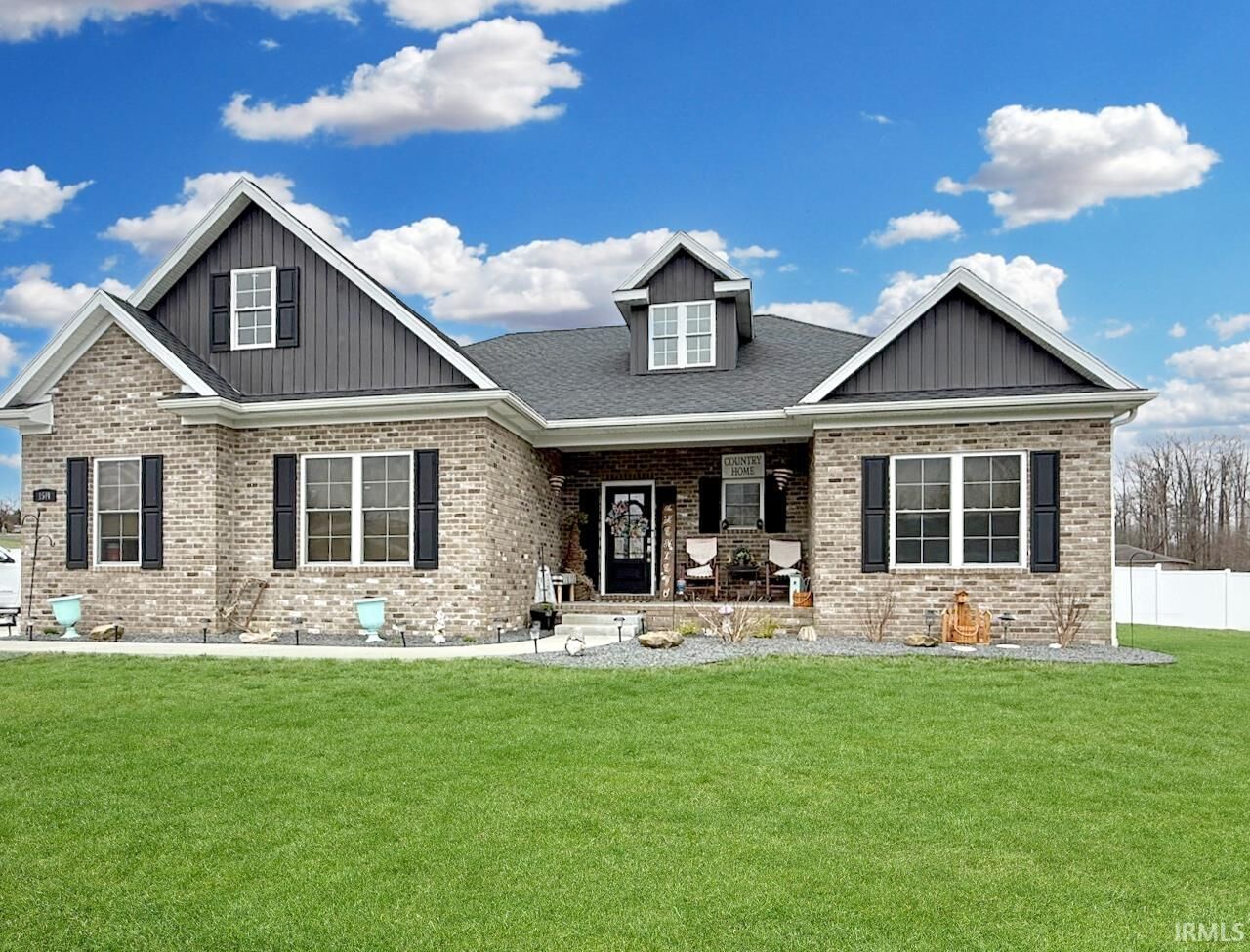 Property Photo:  1514 Willowbrook Drive  IN 47670 