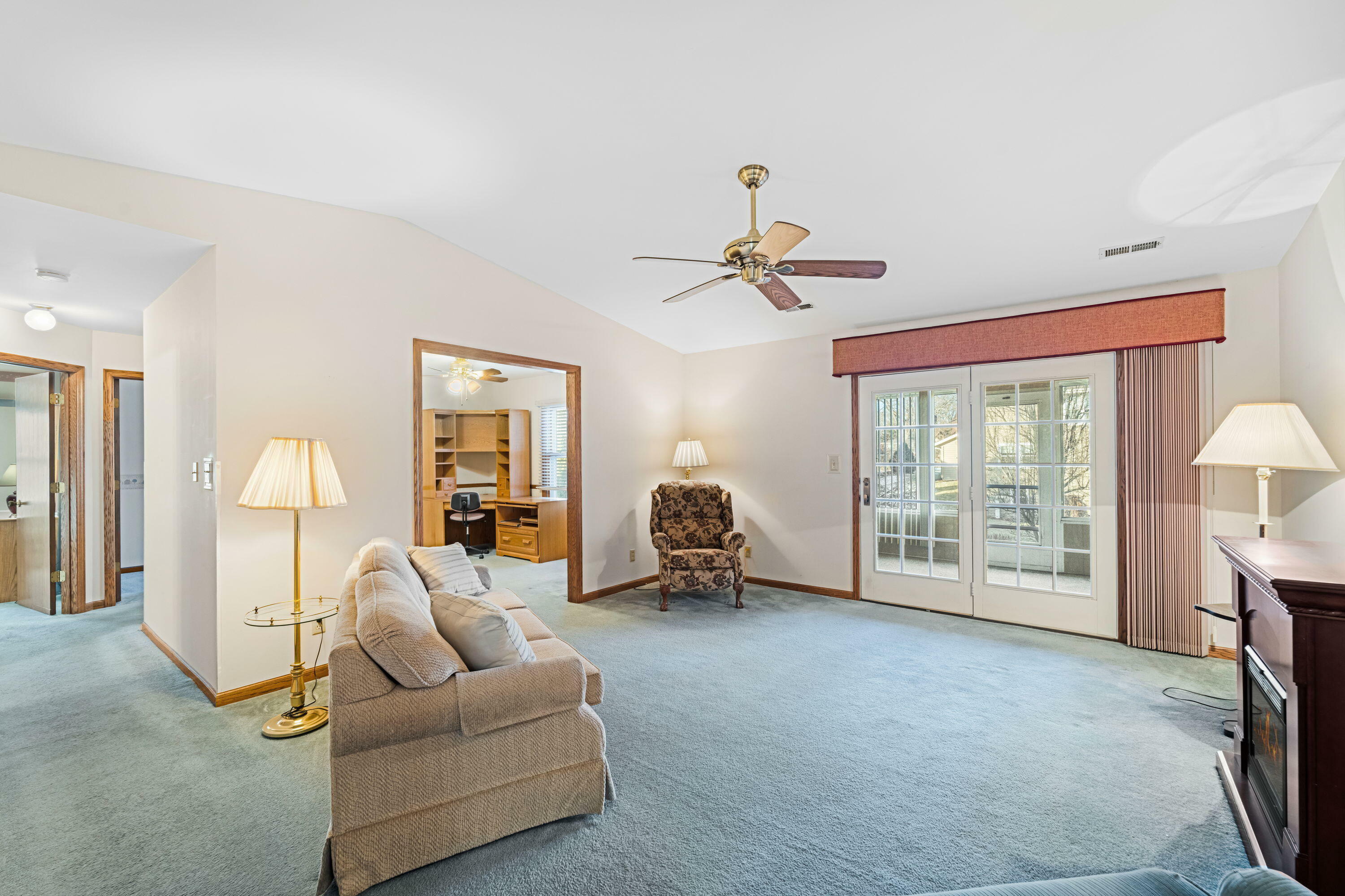 Property Photo:  945 Crestwood Dr 2C  WI 53105 