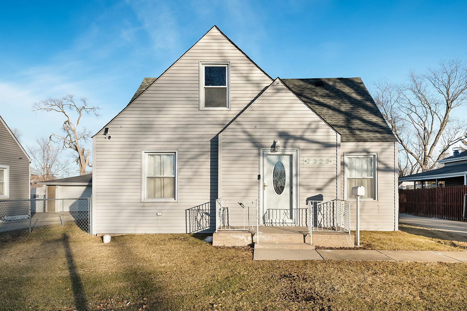 Property Photo:  2323 N Hawthorne Avenue  IL 60164 