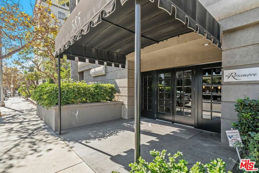 Property Photo: 585 N Rossmore Avenue 409 CA 90004