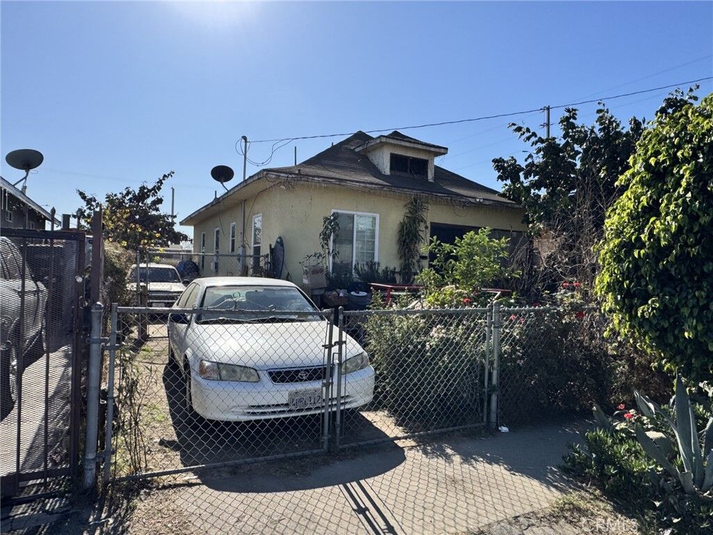 Property Photo:  430 W 58th Street  CA 90037 