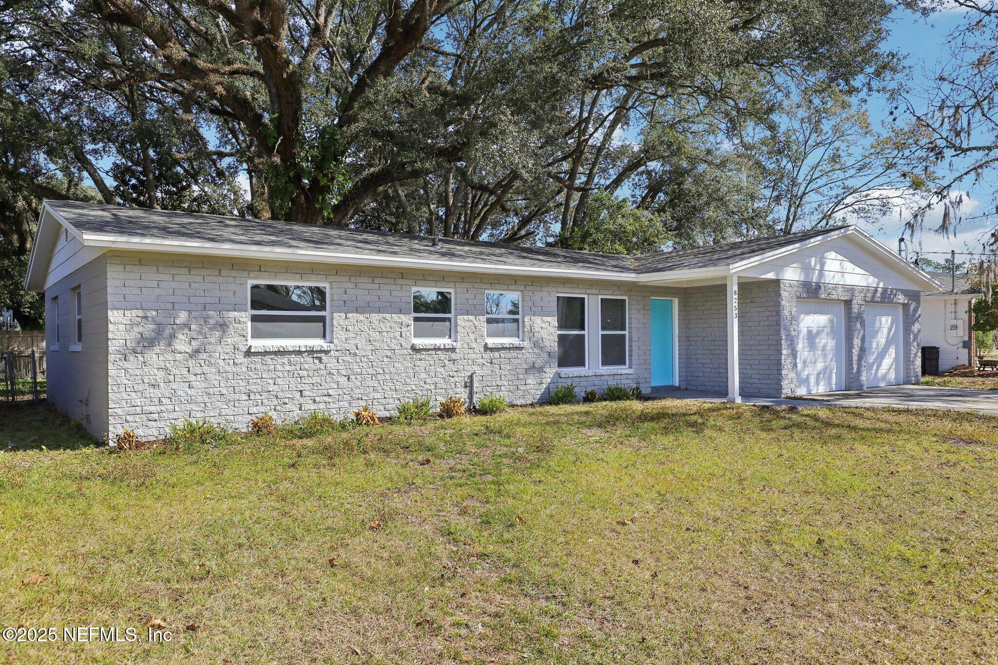 Property Photo:  8253 Caravelle Drive  FL 32244 