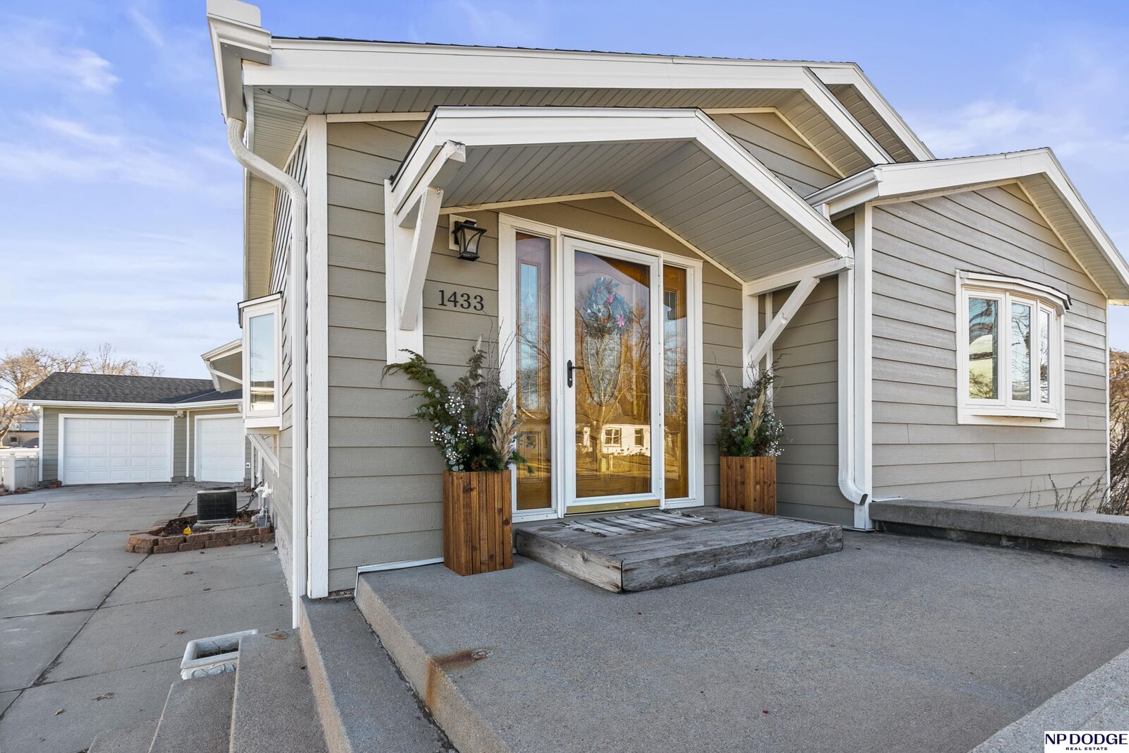 Property Photo: 1433 Butler Street NE 68008